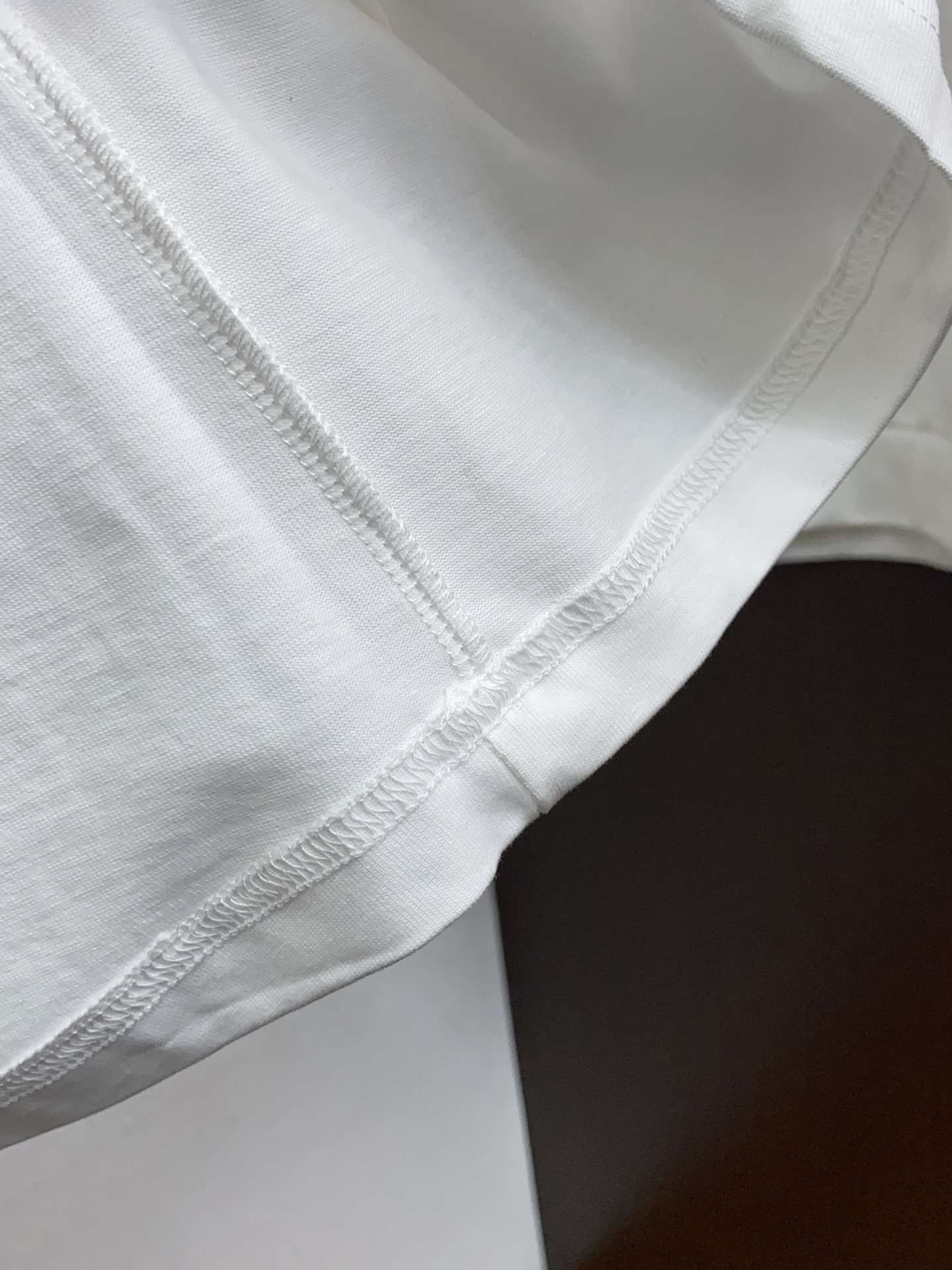 。🩵 1v路易威登 26SS春夏新款 纯棉质圆领短袖 男士基础款纯白专柜短袖T恤衫！贸易公司渠道稀出，同