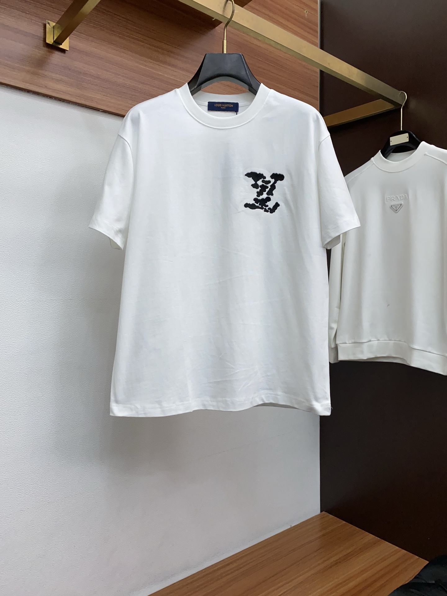 。🩵 1v路易威登 26SS春夏新款 纯棉质圆领短袖 男士基础款纯白专柜短袖T恤衫！贸易公司渠道稀出，同