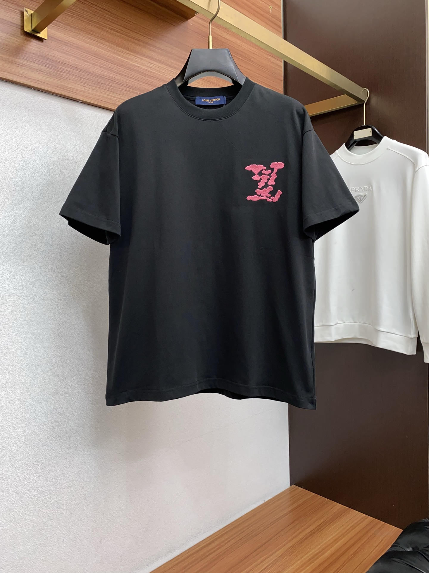 。🩵1v路易威登 26SS春夏新款 纯棉质圆领短袖 男士基础款纯白专柜短袖T恤衫！贸易公司渠道稀出，同步