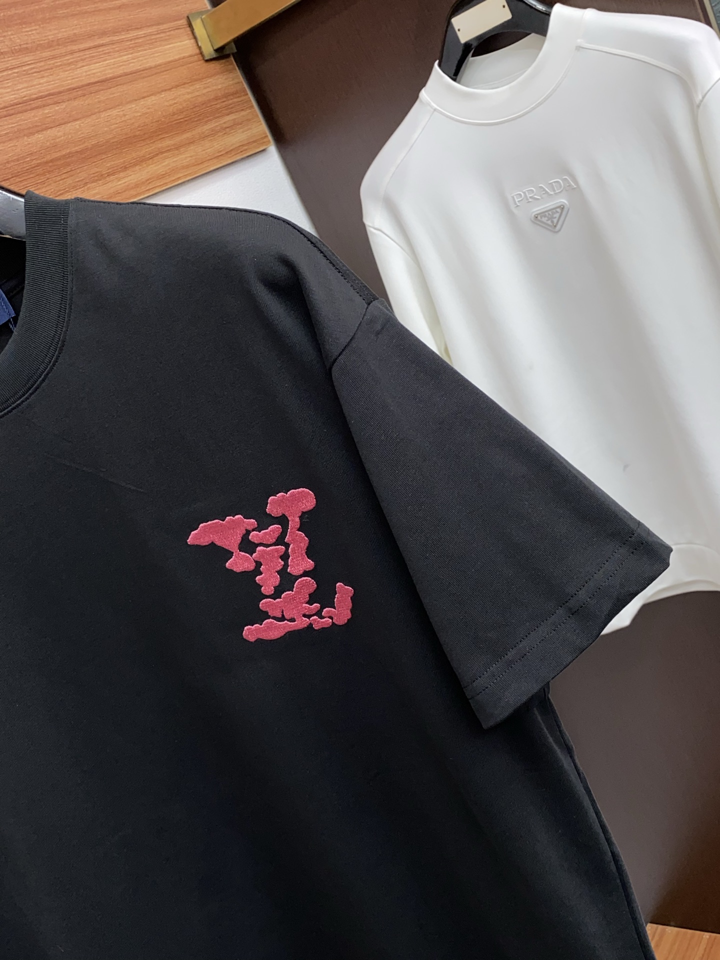 。🩵1v路易威登 26SS春夏新款 纯棉质圆领短袖 男士基础款纯白专柜短袖T恤衫！贸易公司渠道稀出，同步