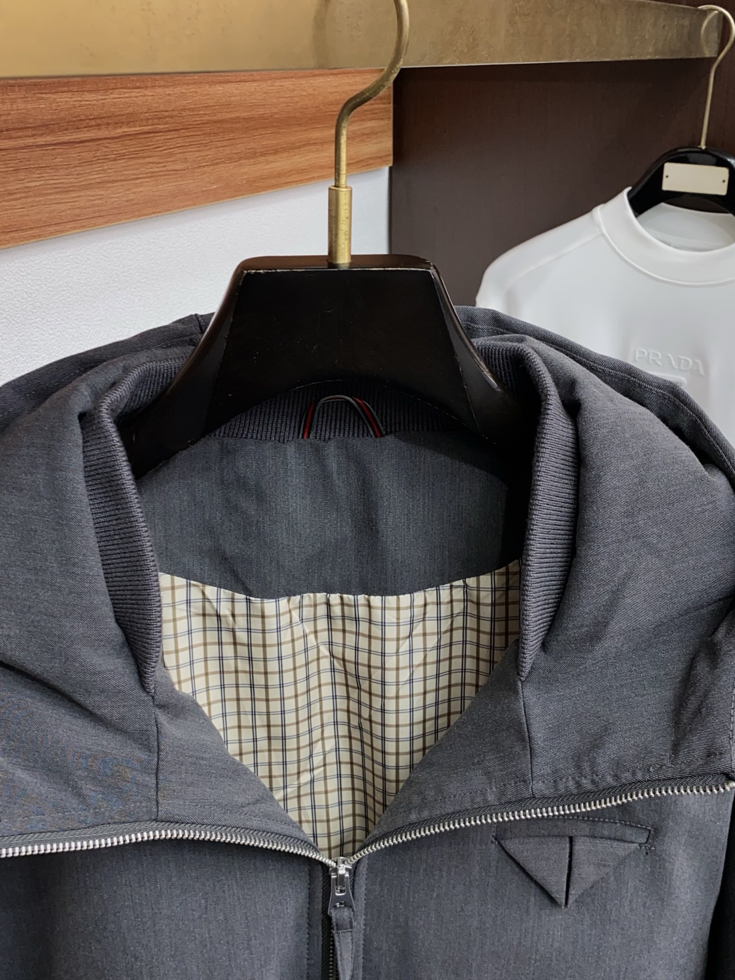 普拉达 25秋冬男士时尚羽绒服 轻奢时尚休闲风格，轻盈保暖柔软！低调系列时尚百搭，就是有型！香港贸易订单