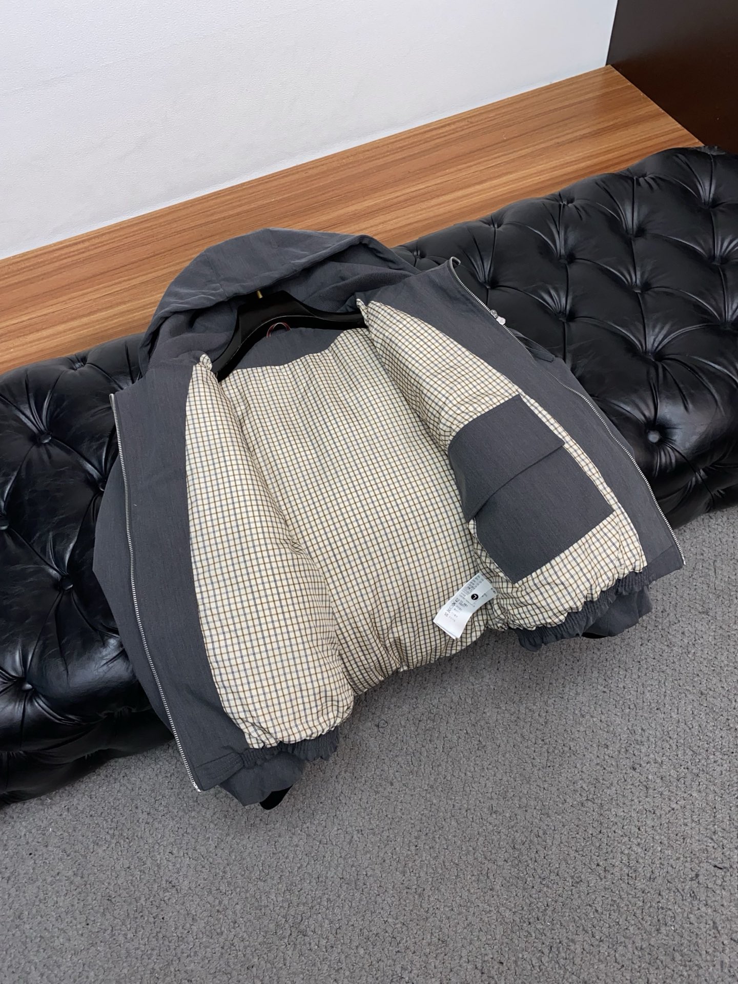 普拉达 25秋冬男士时尚羽绒服 轻奢时尚休闲风格，轻盈保暖柔软！低调系列时尚百搭，就是有型！香港贸易订单