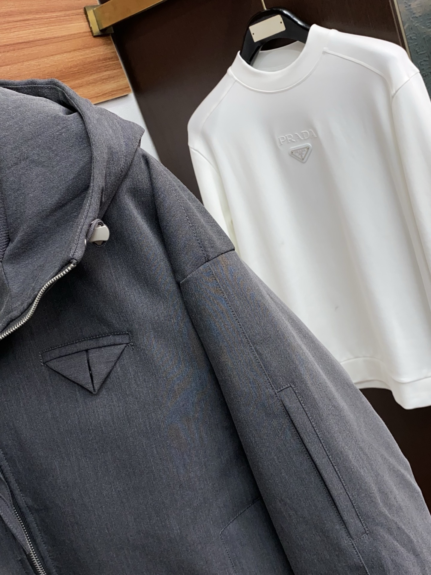 普拉达 25秋冬男士时尚羽绒服 轻奢时尚休闲风格，轻盈保暖柔软！低调系列时尚百搭，就是有型！香港贸易订单