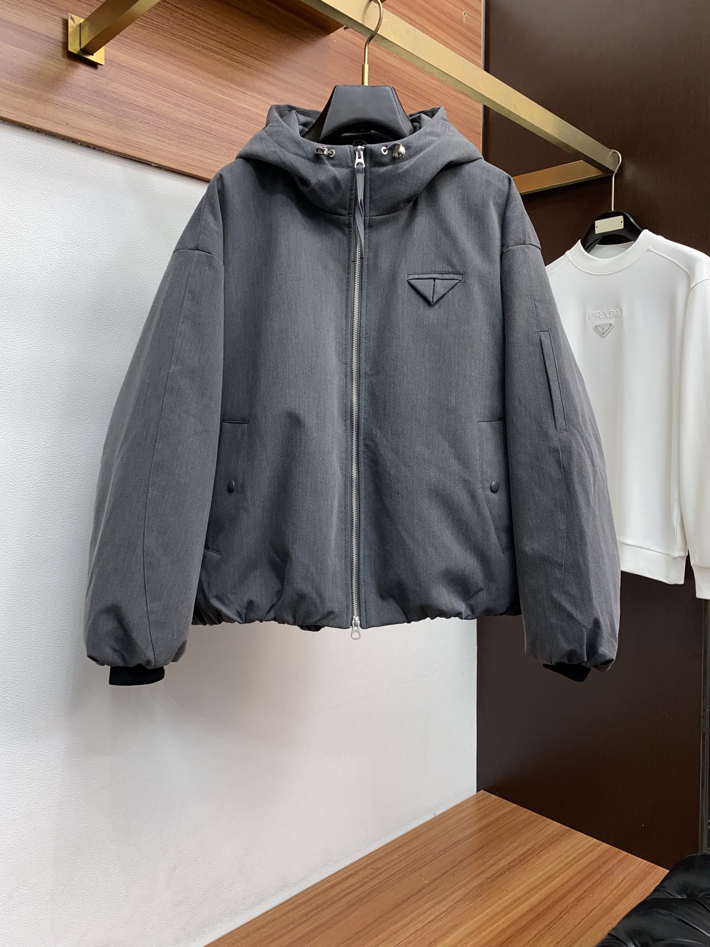 普拉达 25秋冬男士时尚羽绒服 轻奢时尚休闲风格，轻盈保暖柔软！低调系列时尚百搭，就是有型！香港贸易订单