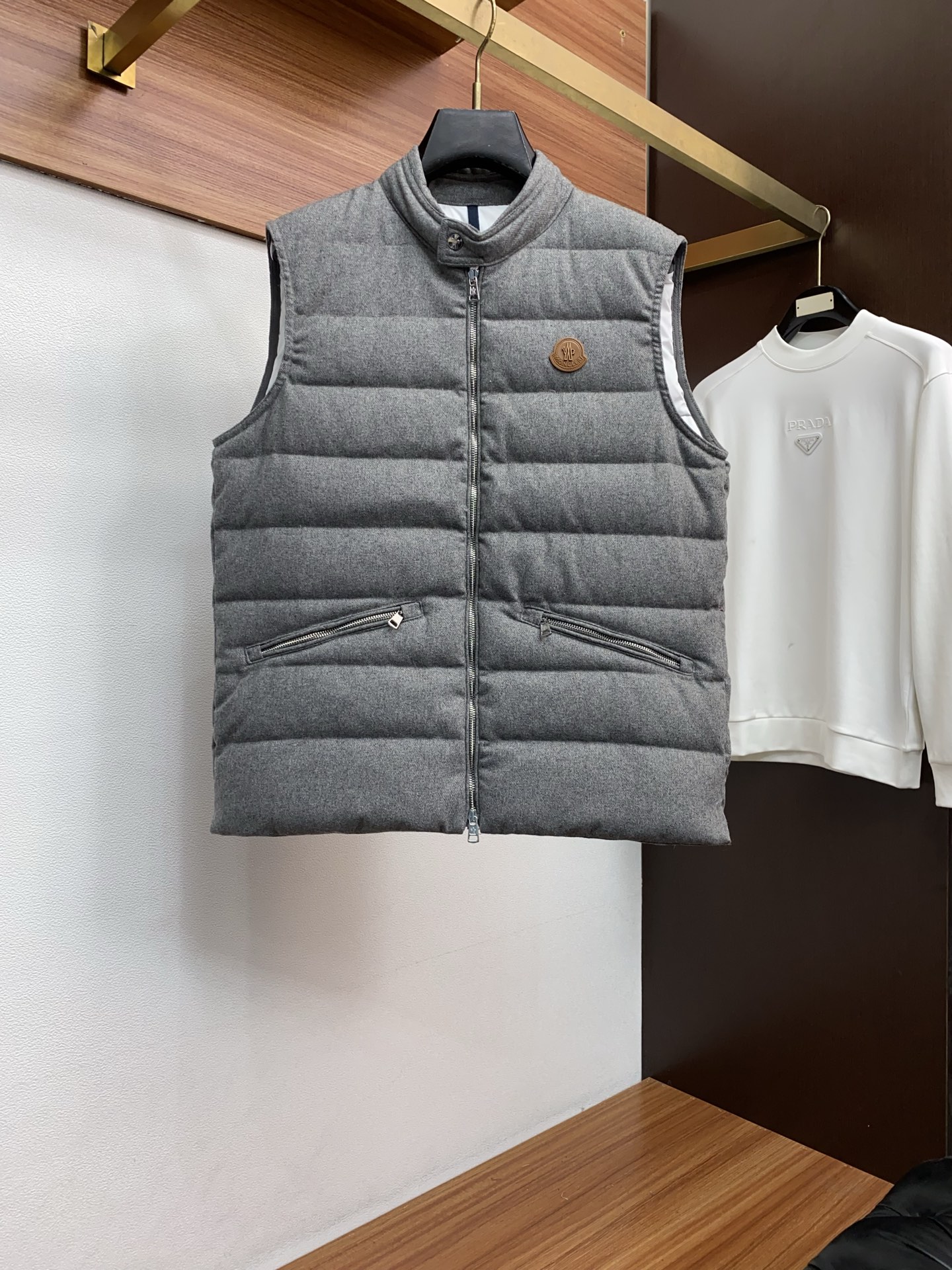 蒙口 24秋冬最新原版 羽绒马甲、内填充90白鸭绒 ，回弹性与保暖性兼圣品！这款采用国内客供顶级的纯棉织