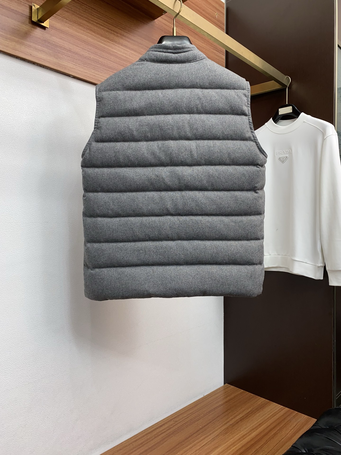 蒙口 24秋冬最新原版 羽绒马甲、内填充90白鸭绒 ，回弹性与保暖性兼圣品！这款采用国内客供顶级的纯棉织