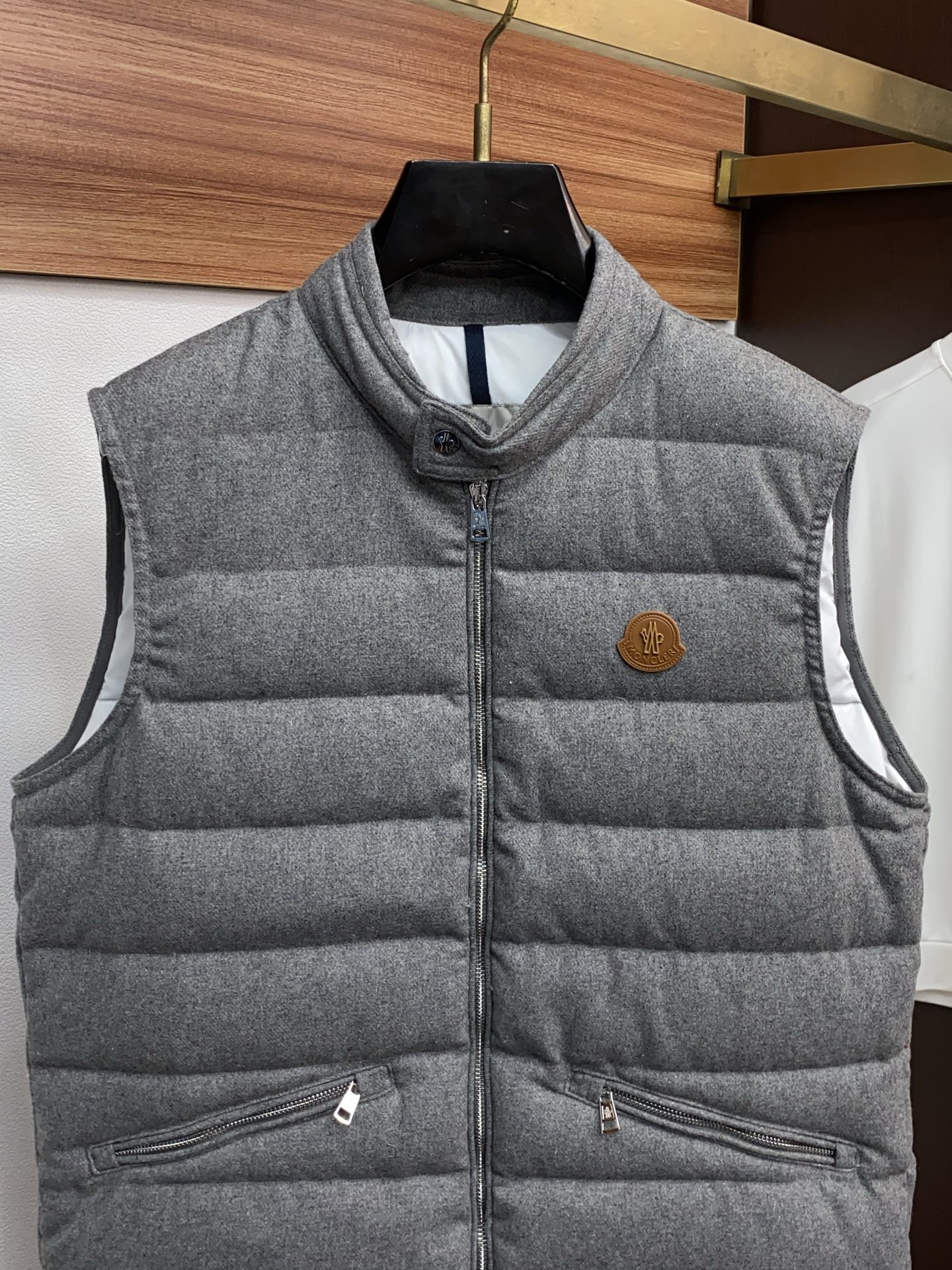 蒙口 24秋冬最新原版 羽绒马甲、内填充90白鸭绒 ，回弹性与保暖性兼圣品！这款采用国内客供顶级的纯棉织