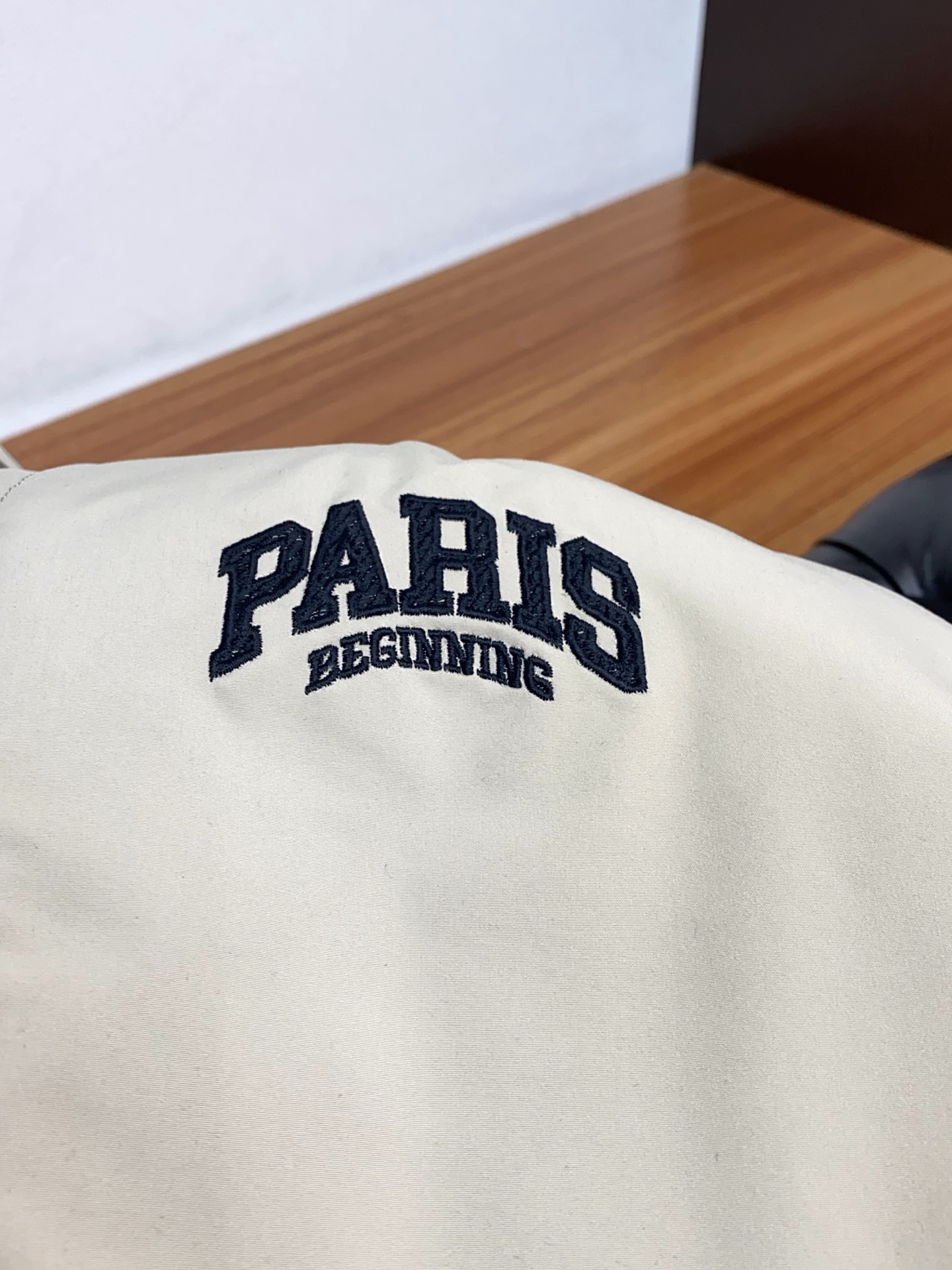 巴黎世家 25秋冬男士时尚羽绒服 轻奢时尚休闲风格，轻盈保暖柔软！低调系列时尚百搭，就是有型！香港贸易订