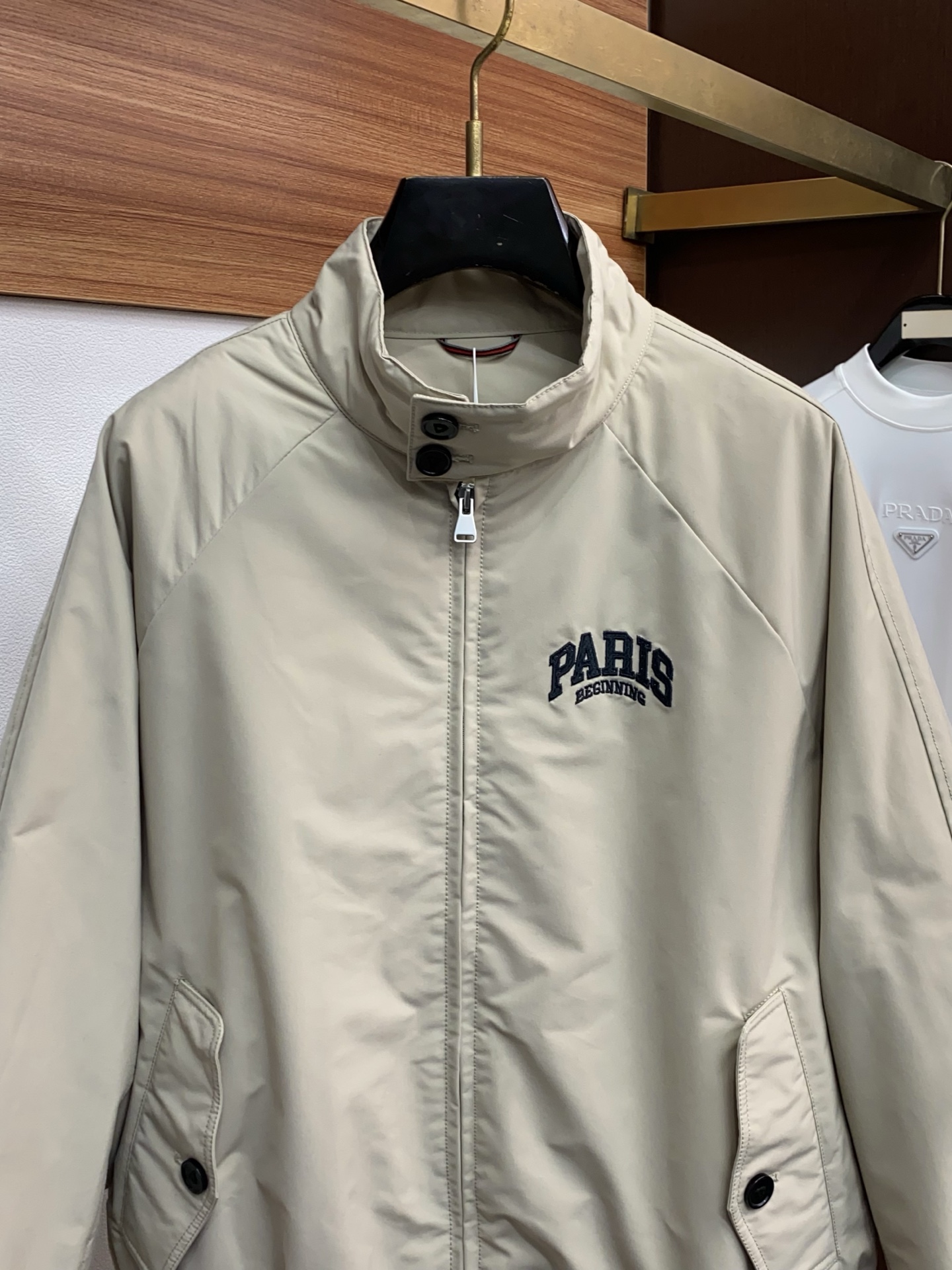 巴黎世家 25秋冬男士时尚羽绒服 轻奢时尚休闲风格，轻盈保暖柔软！低调系列时尚百搭，就是有型！香港贸易订