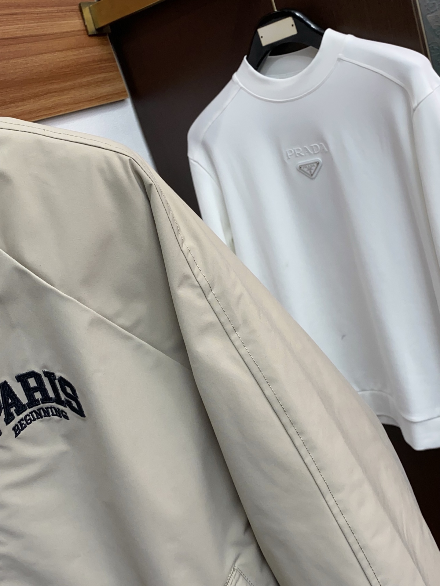 巴黎世家 25秋冬男士时尚羽绒服 轻奢时尚休闲风格，轻盈保暖柔软！低调系列时尚百搭，就是有型！香港贸易订