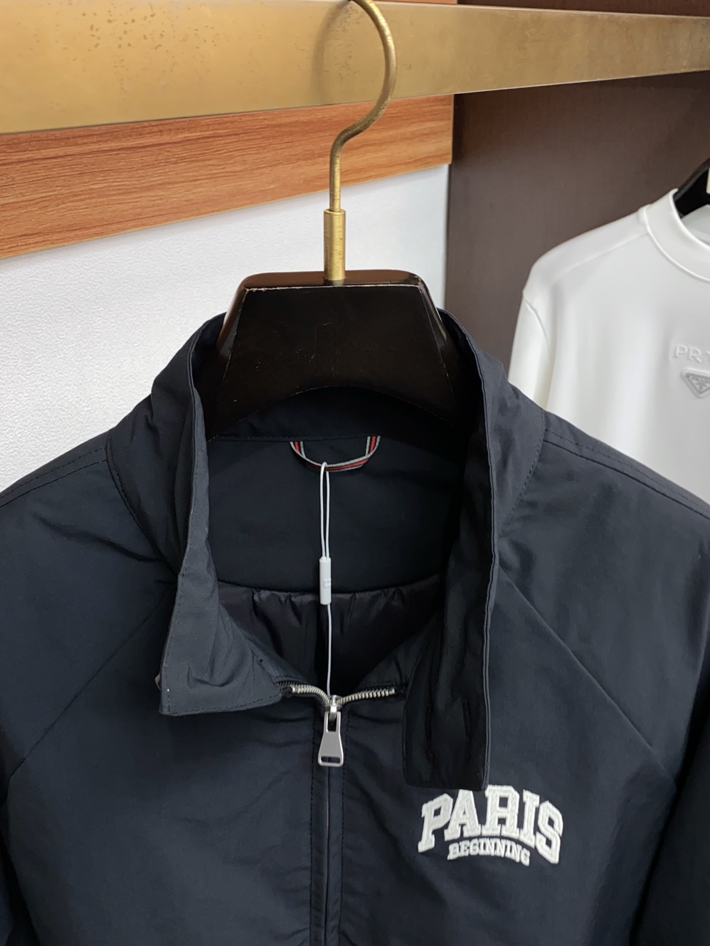 巴黎世家 25秋冬男士时尚羽绒服 轻奢时尚休闲风格，轻盈保暖柔软！低调系列时尚百搭，就是有型！香港贸易订