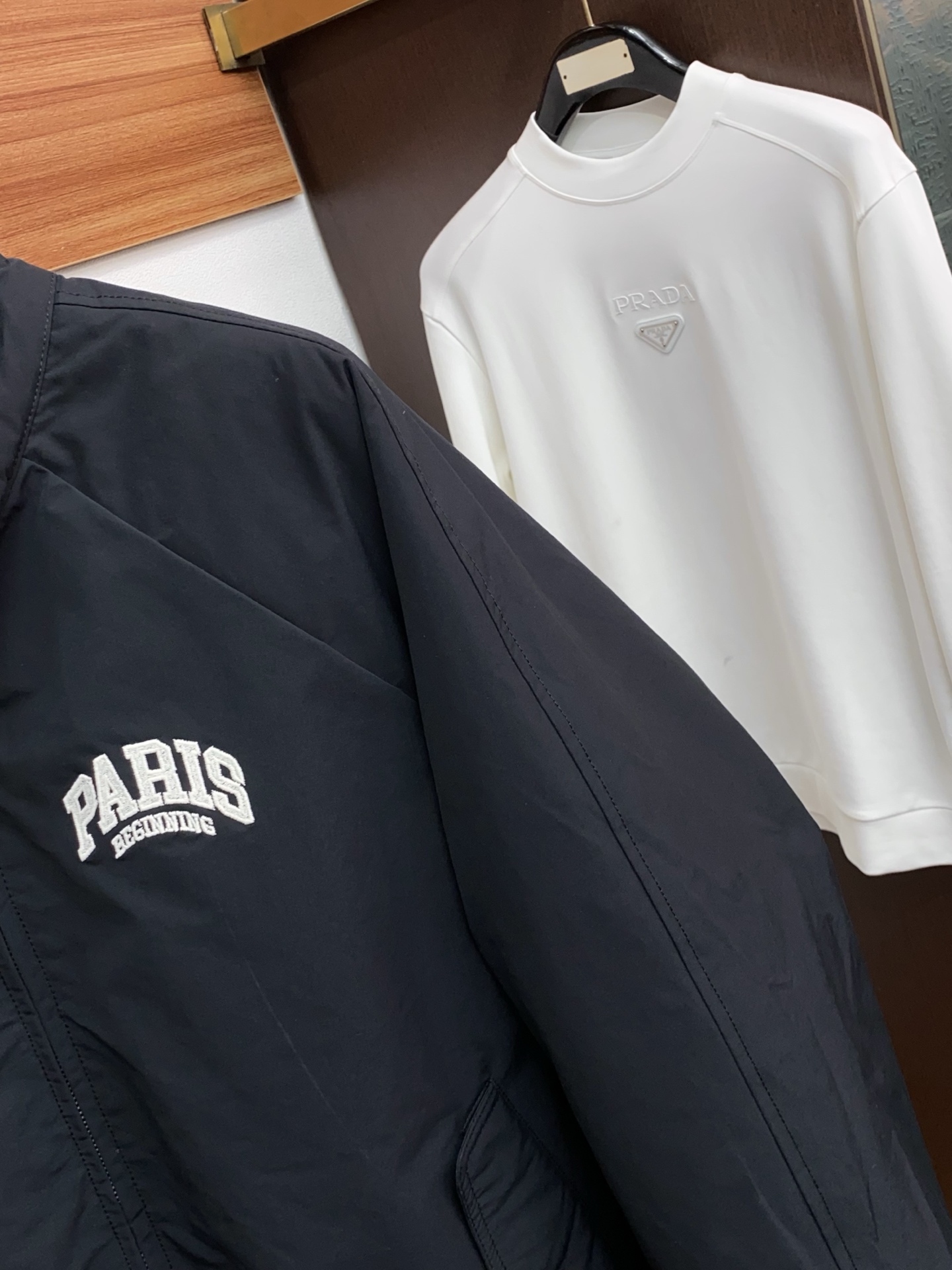 巴黎世家 25秋冬男士时尚羽绒服 轻奢时尚休闲风格，轻盈保暖柔软！低调系列时尚百搭，就是有型！香港贸易订