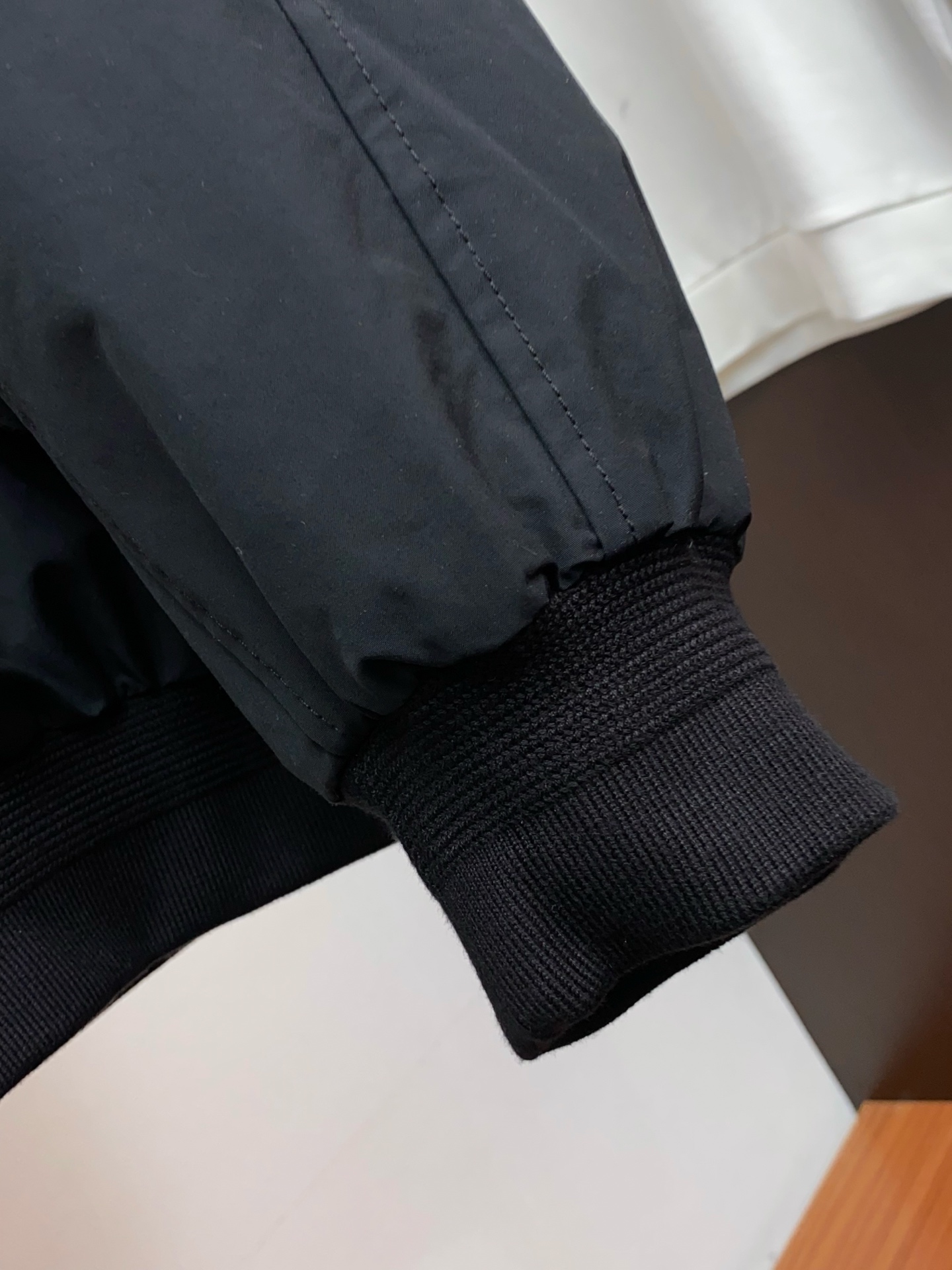 巴黎世家 25秋冬男士时尚羽绒服 轻奢时尚休闲风格，轻盈保暖柔软！低调系列时尚百搭，就是有型！香港贸易订