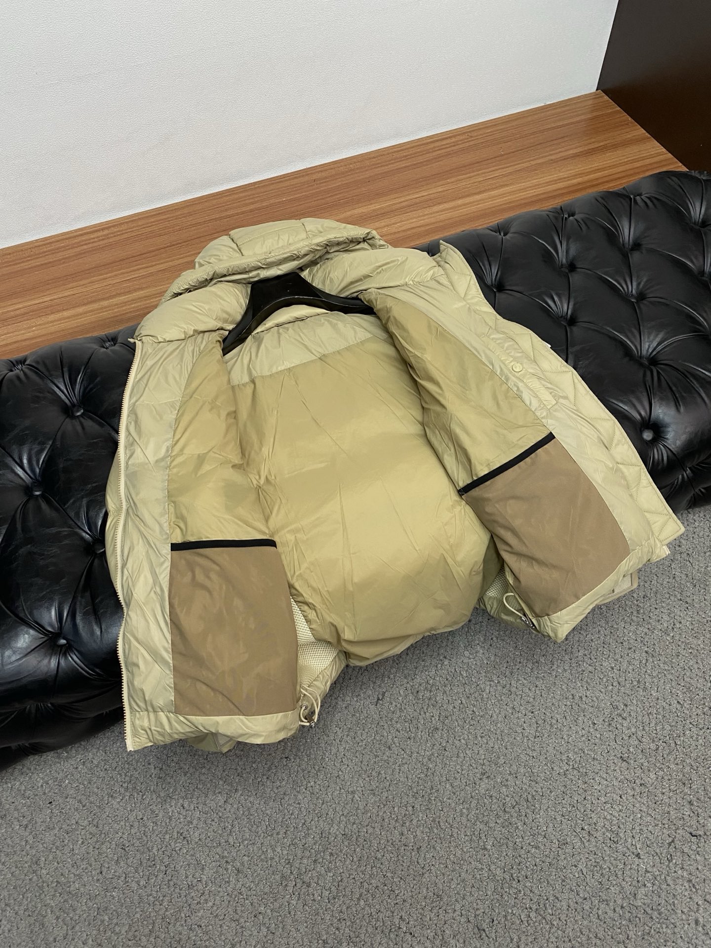 迪奥 秋冬最新原版 羽绒服内填充90白鸭绒 ，回弹性与保暖性兼圣品！这款采用国内客供顶级的尼龙织物面料面