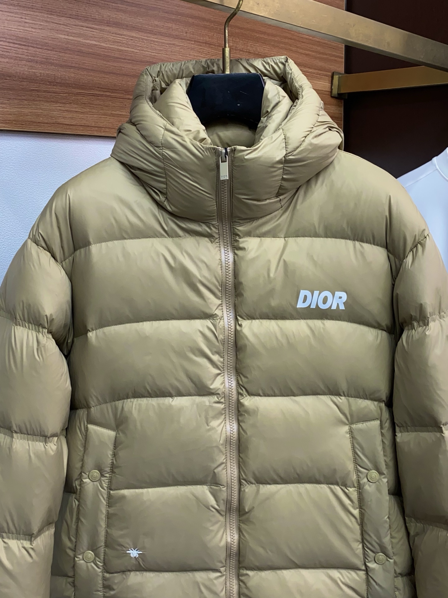 迪奥 秋冬最新原版 羽绒服内填充90白鸭绒 ，回弹性与保暖性兼圣品！这款采用国内客供顶级的尼龙织物面料面