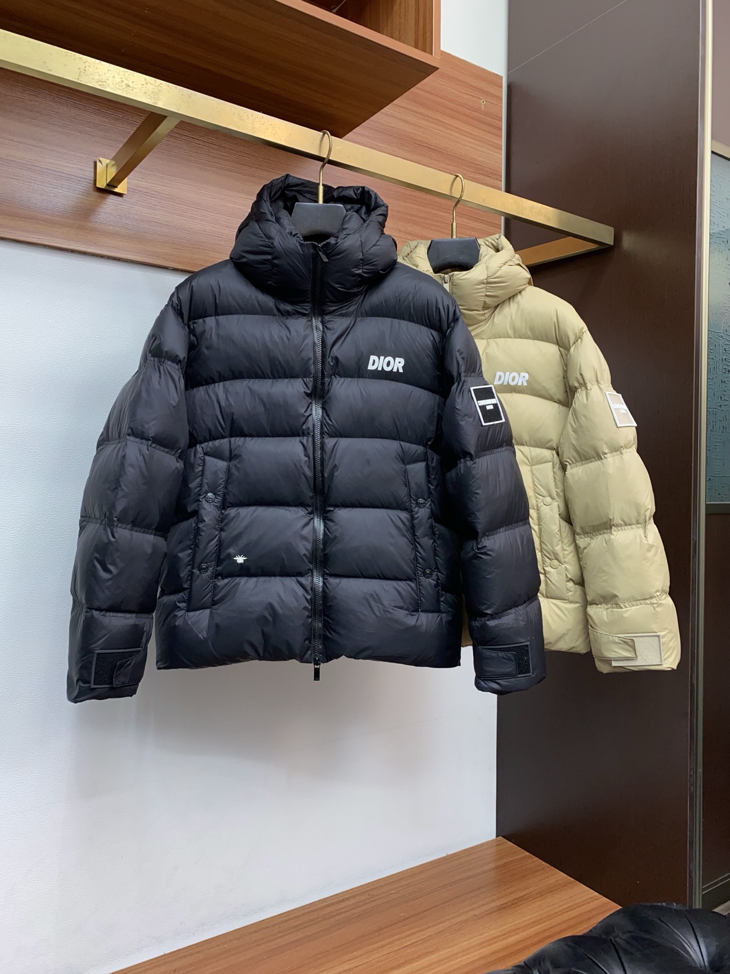 迪奥 秋冬最新原版 羽绒服内填充90白鸭绒 ，回弹性与保暖性兼圣品！这款采用国内客供顶级的尼龙织物面料面