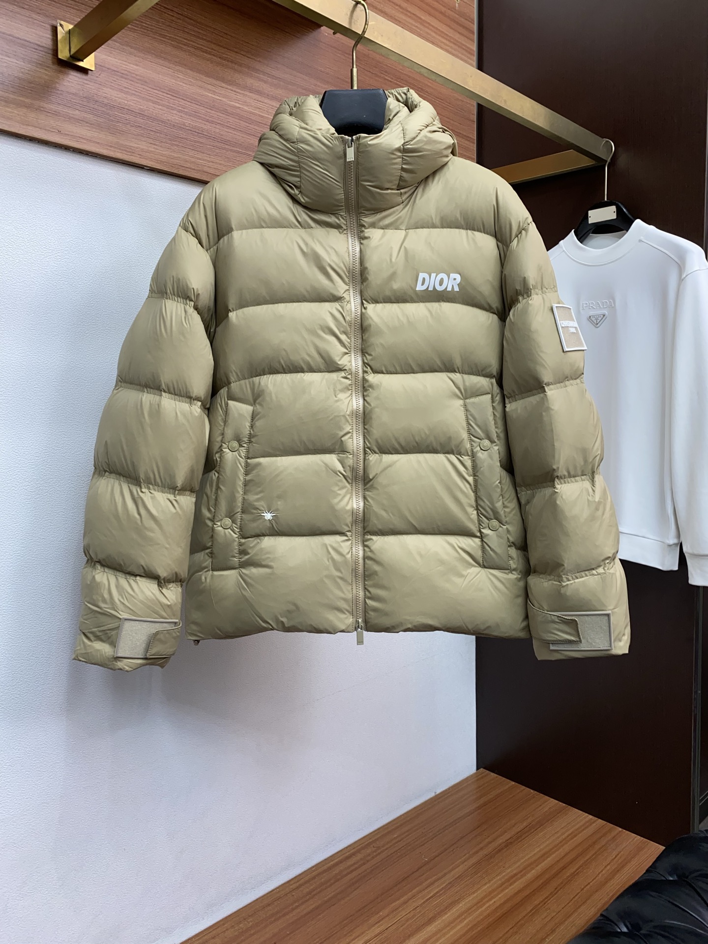 迪奥 秋冬最新原版 羽绒服内填充90白鸭绒 ，回弹性与保暖性兼圣品！这款采用国内客供顶级的尼龙织物面料面