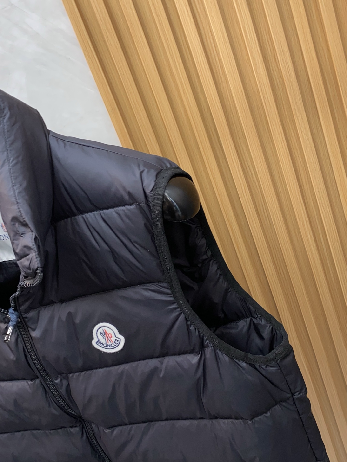 蒙口 24秋冬最新原版 羽绒马甲、内填充90白鸭绒 ，回弹性与保暖性兼圣品！这款采用国内客供顶级的尼龙织