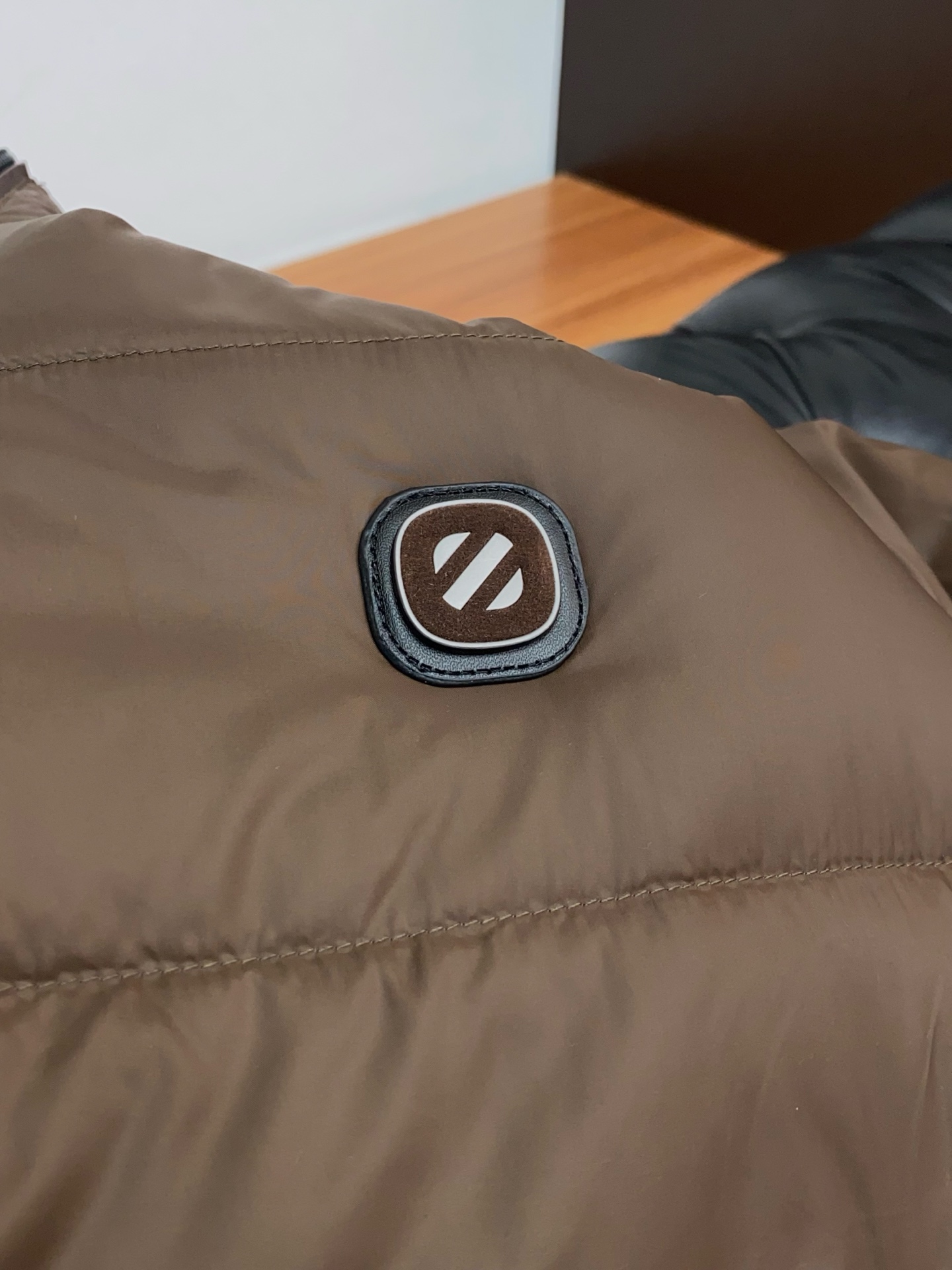 杰尼亚 秋冬最新原版 羽绒服内填充白鸭绒 ，回弹性与保暖性兼圣品！这款采用国内客供顶级的尼龙织物面料面料