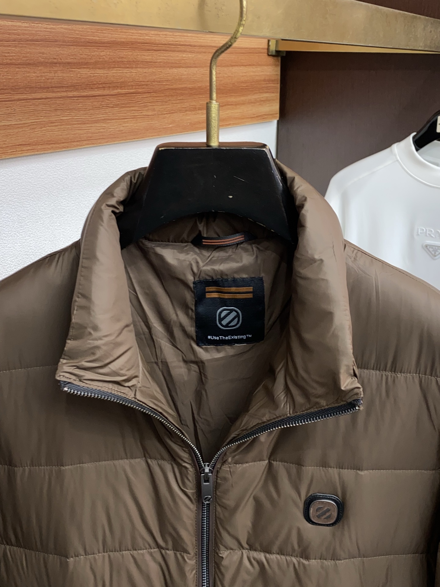 杰尼亚 秋冬最新原版 羽绒服内填充白鸭绒 ，回弹性与保暖性兼圣品！这款采用国内客供顶级的尼龙织物面料面料