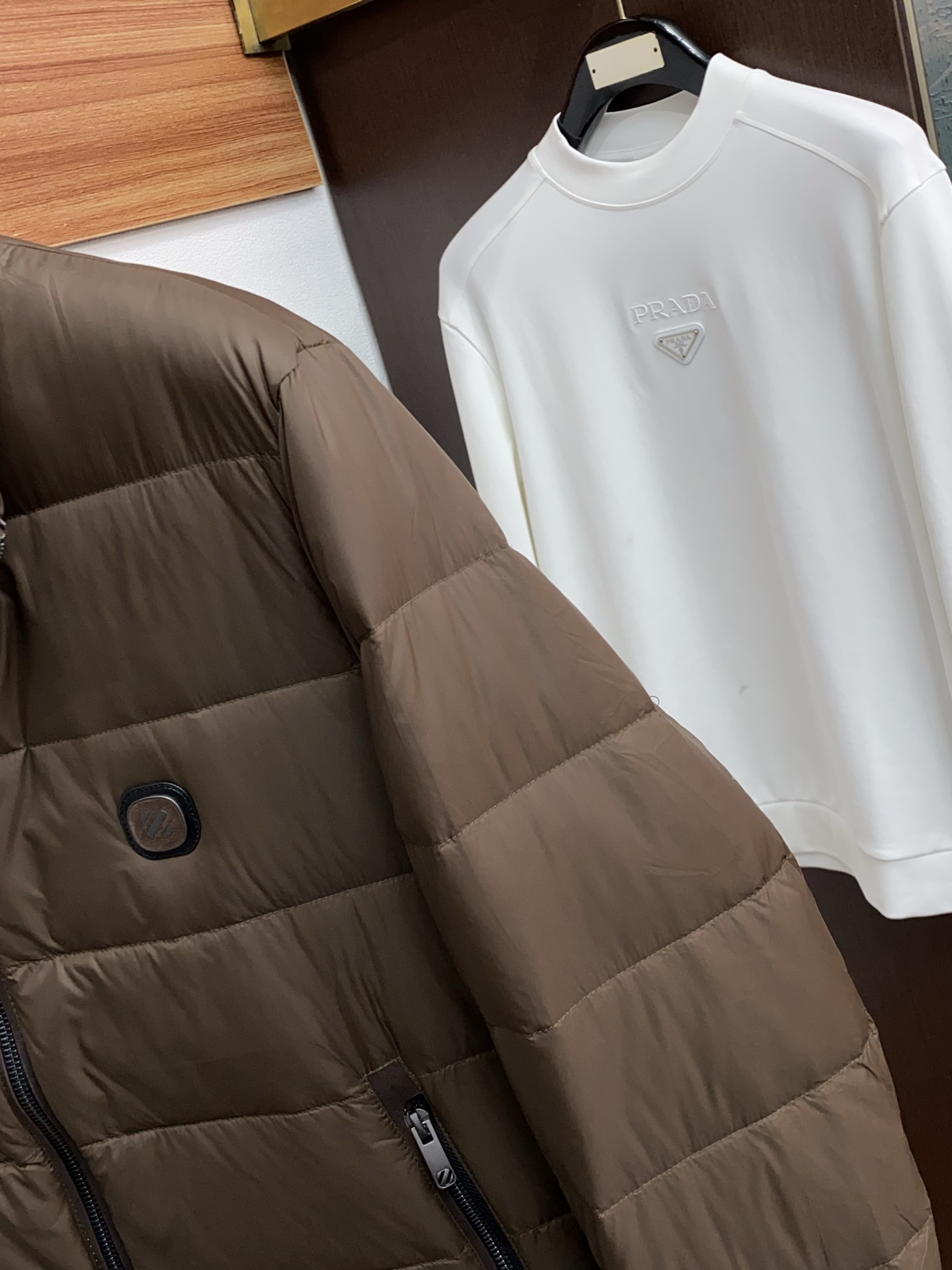 杰尼亚 秋冬最新原版 羽绒服内填充白鸭绒 ，回弹性与保暖性兼圣品！这款采用国内客供顶级的尼龙织物面料面料