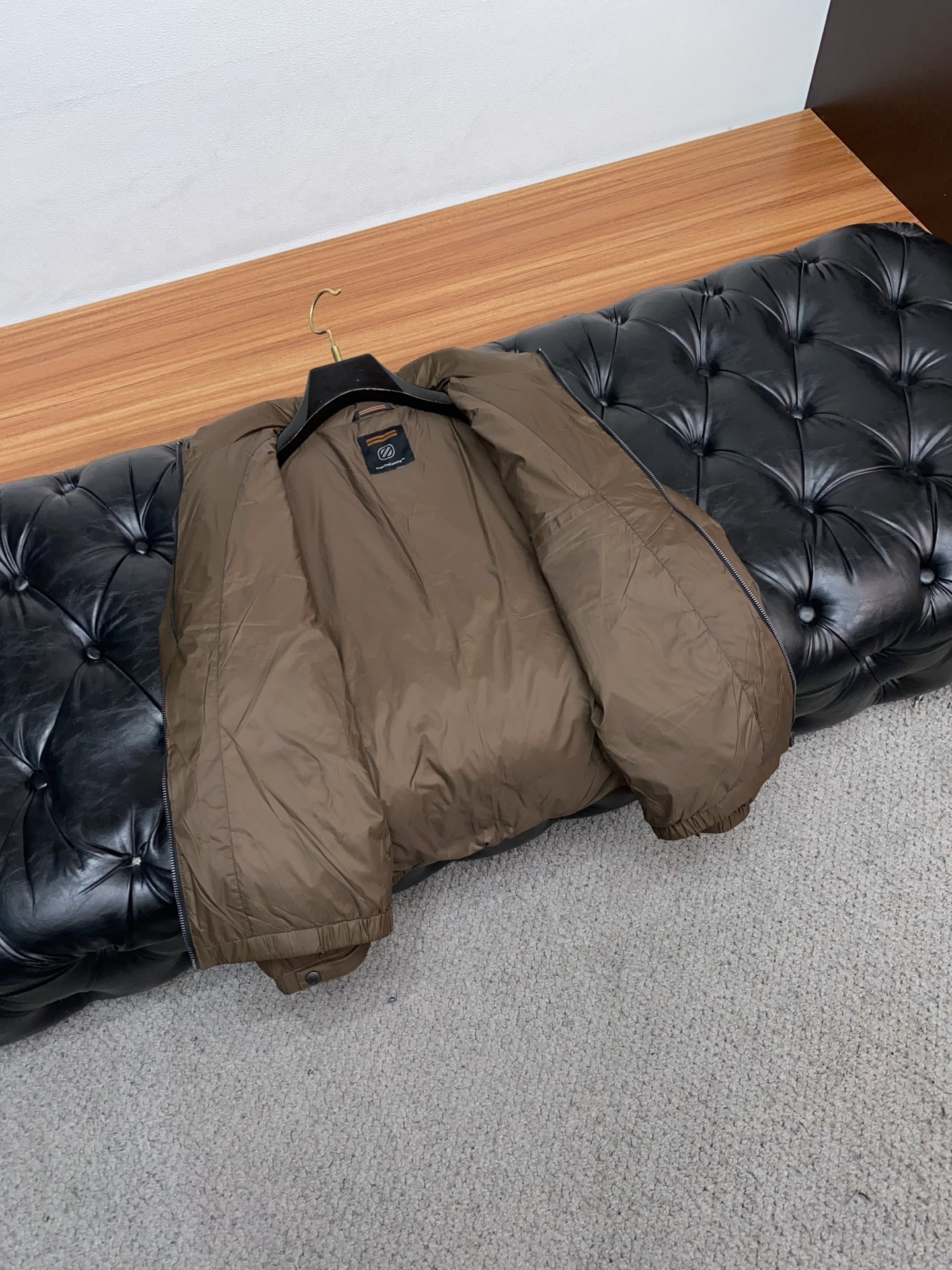 杰尼亚 秋冬最新原版 羽绒服内填充白鸭绒 ，回弹性与保暖性兼圣品！这款采用国内客供顶级的尼龙织物面料面料