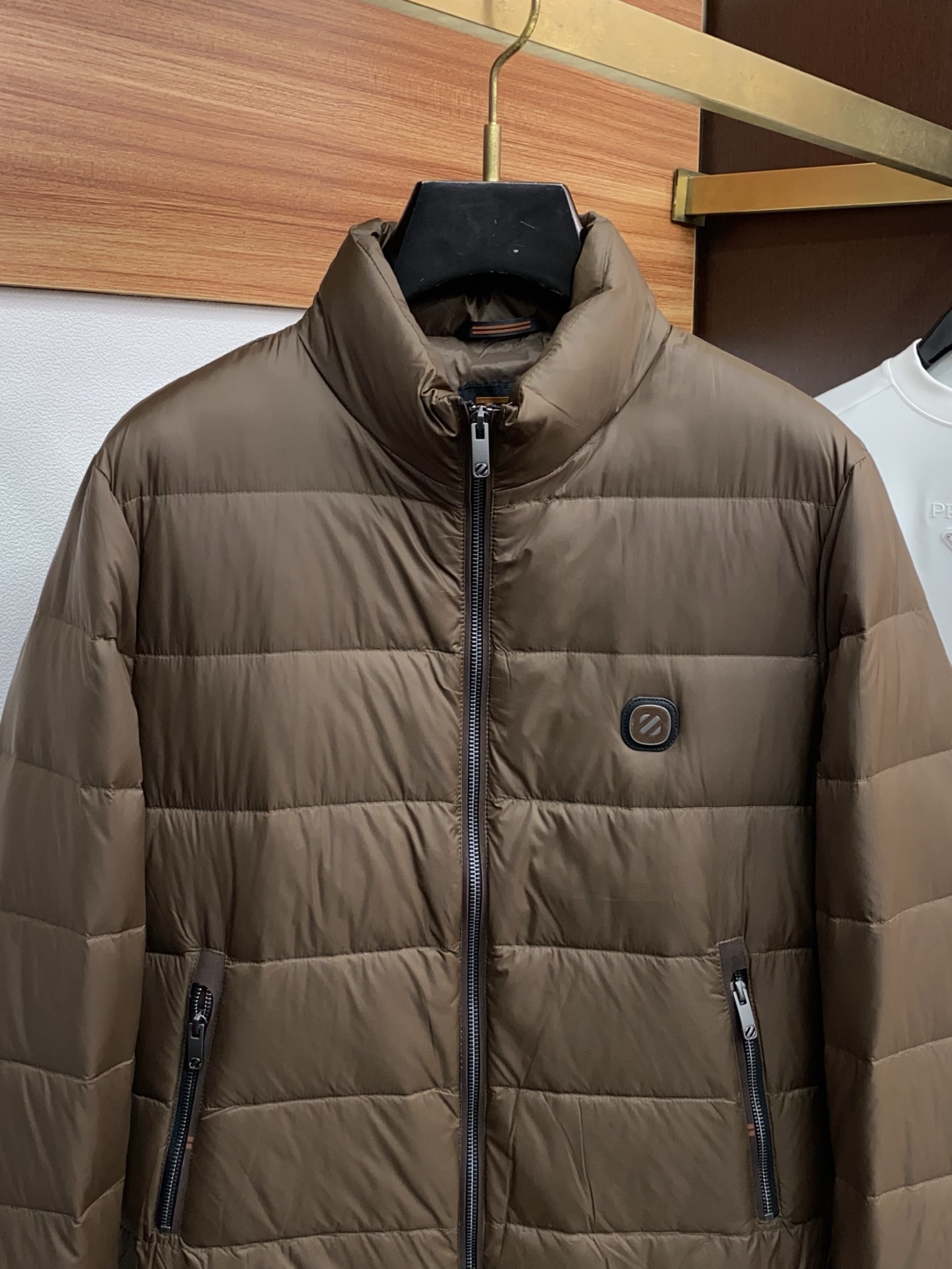 杰尼亚 秋冬最新原版 羽绒服内填充白鸭绒 ，回弹性与保暖性兼圣品！这款采用国内客供顶级的尼龙织物面料面料