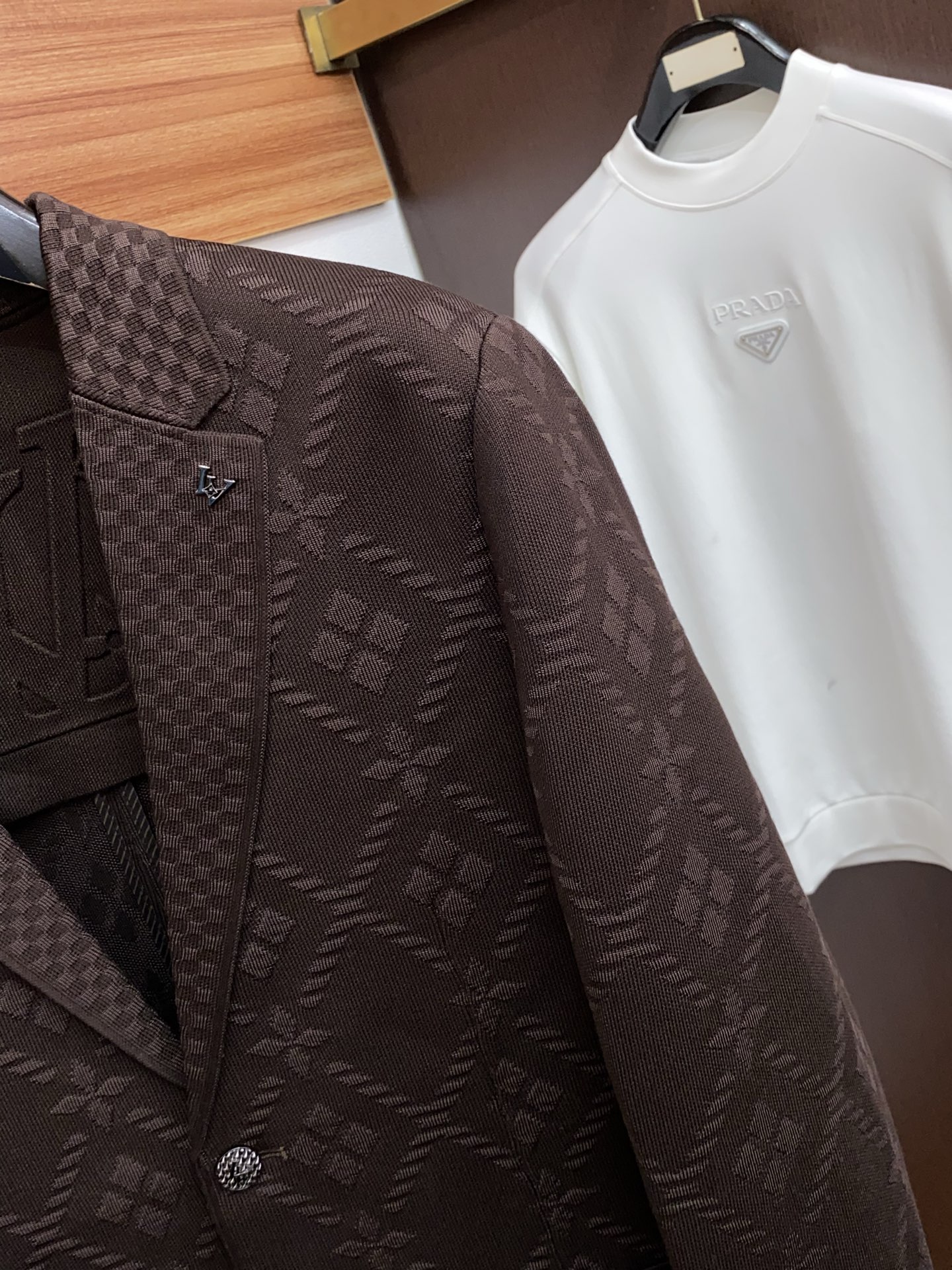 好v路易威登 高端推荐牛货 2025秋冬款商务翻领男士西装领夹克外套 贵族血统 蓬松感十足 御寒神器 高