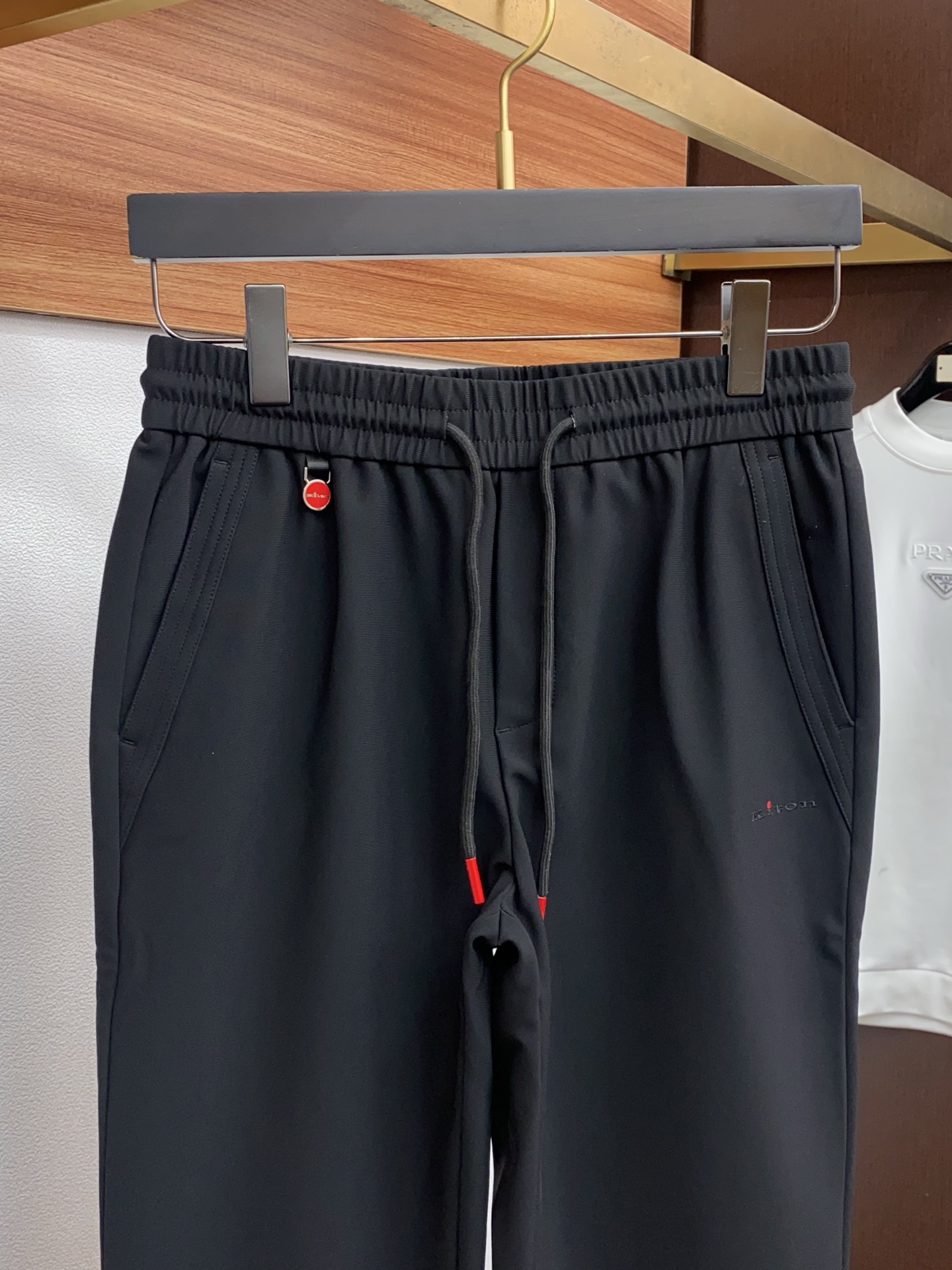 kiton 2025ss秋冬新品 重工面料版型挺直 男士精品休闲裤顶级面料休闲裤，最新款上身版型无敌正!