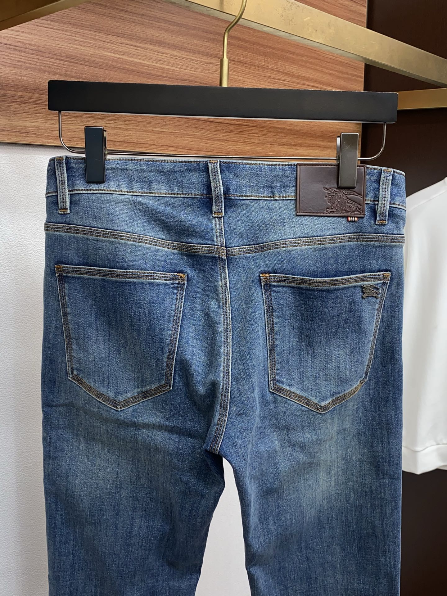 巴宝莉 高端定制、2026早春最新款牛仔裤 柜台同步发售 原版定制复刻 客供五金辅料 原单品质 进口牛仔