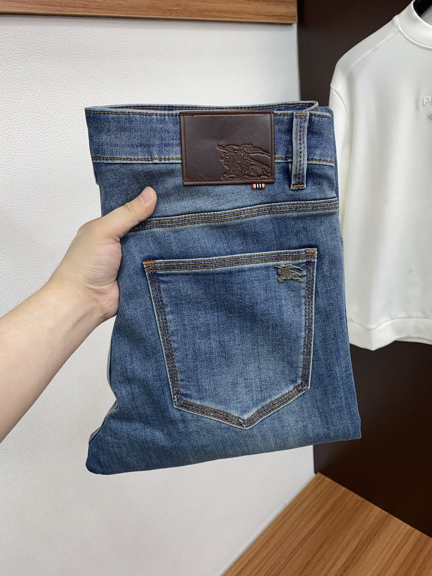 巴宝莉 高端定制、2026早春最新款牛仔裤 柜台同步发售 原版定制复刻 客供五金辅料 原单品质 进口牛仔