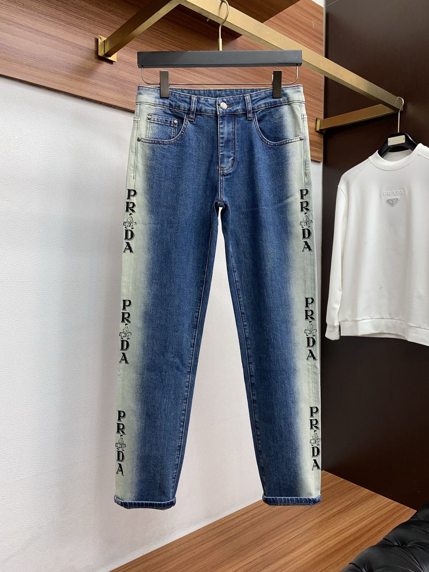 🌾 普拉达 高端定制、2026早春最新款牛仔裤 柜台同步发售 原版定制复刻 客供五金辅料 原单品质 进口