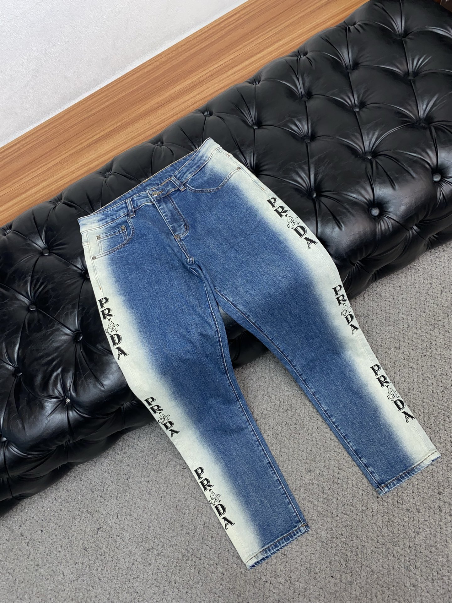 🌾 普拉达 高端定制、2026早春最新款牛仔裤 柜台同步发售 原版定制复刻 客供五金辅料 原单品质 进口