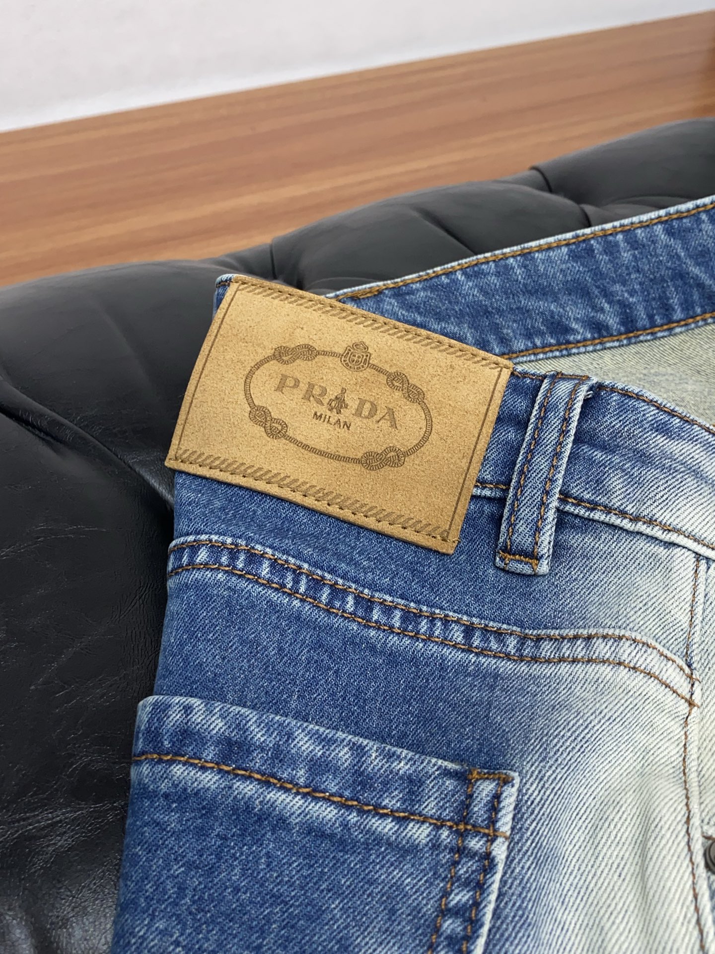 🌾 普拉达 高端定制、2026早春最新款牛仔裤 柜台同步发售 原版定制复刻 客供五金辅料 原单品质 进口