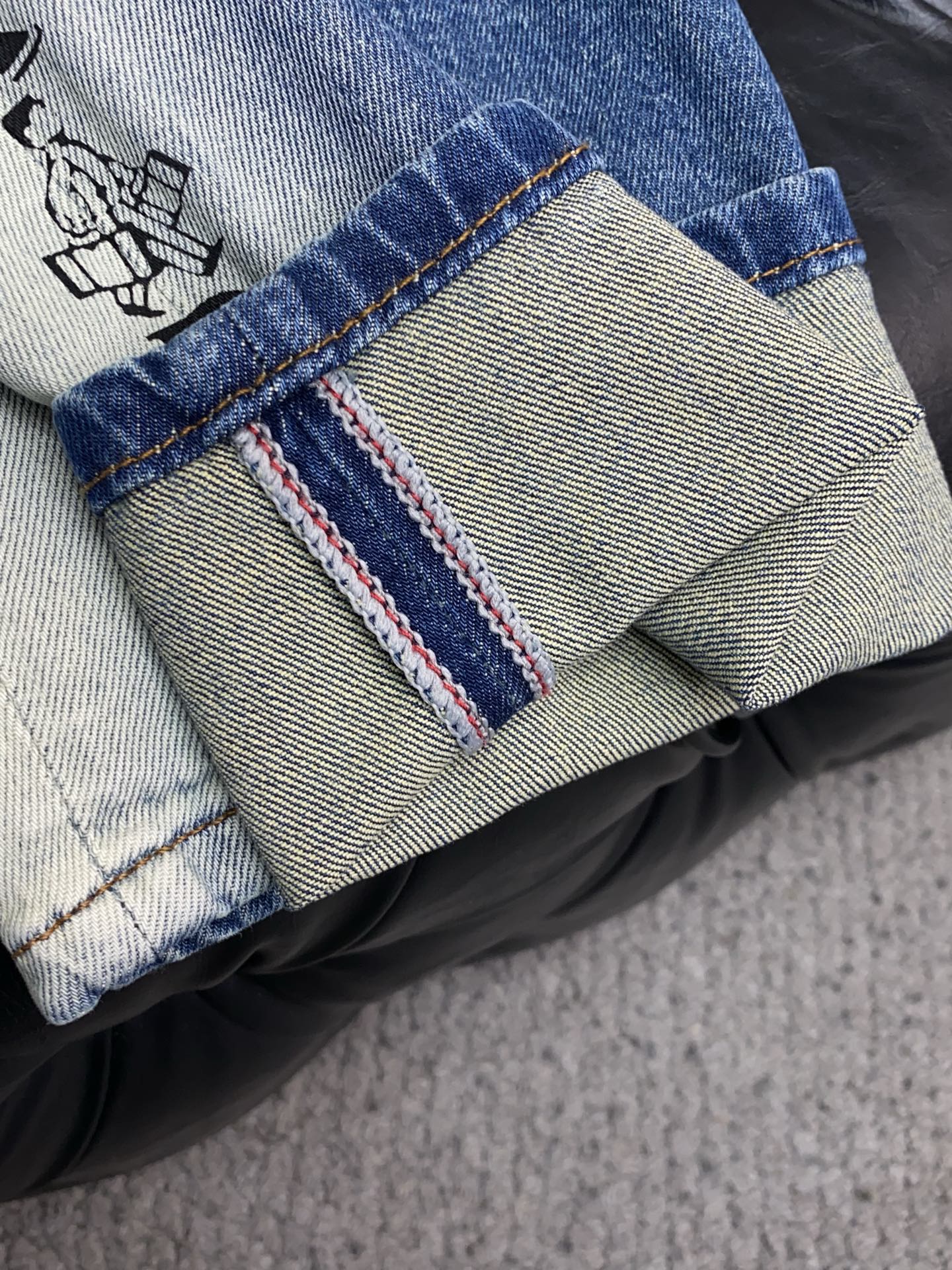 🌾 普拉达 高端定制、2026早春最新款牛仔裤 柜台同步发售 原版定制复刻 客供五金辅料 原单品质 进口