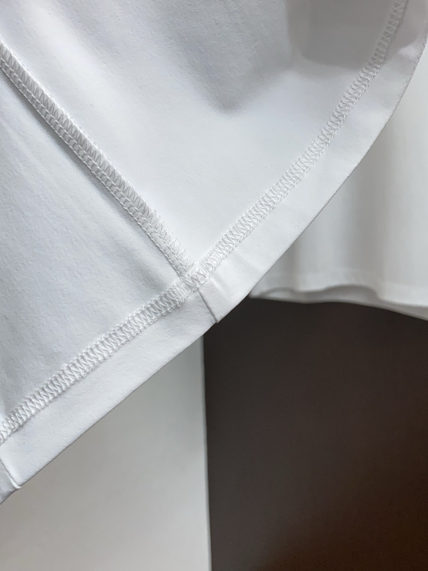 始祖鸟 26SS春夏新款 纯棉质圆领短袖 男士基础款纯白专柜短袖T恤衫！贸易公司渠道稀出，同步官网发售！