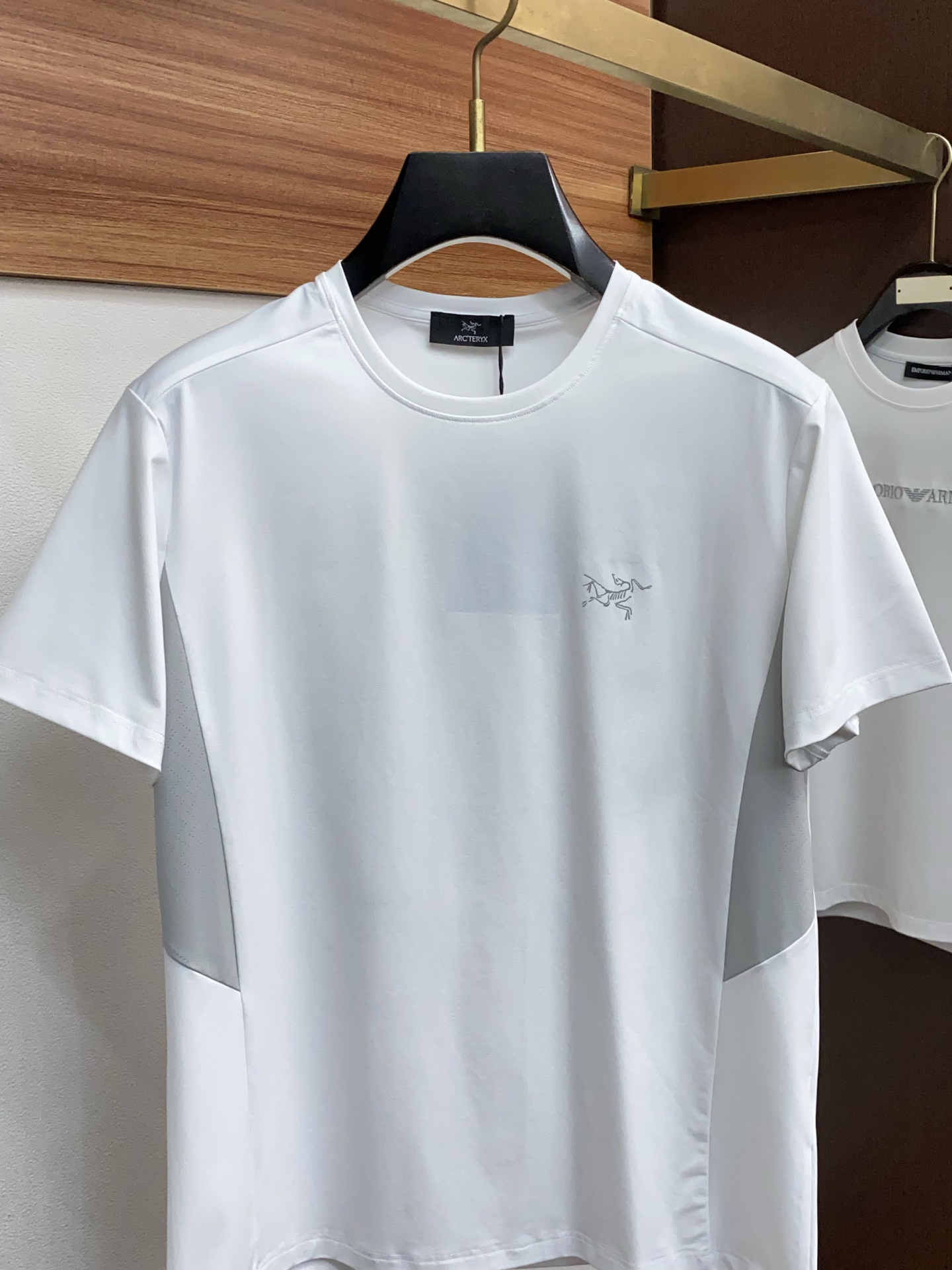 始祖鸟 26SS春夏新款 纯棉质圆领短袖 男士基础款纯白专柜短袖T恤衫！贸易公司渠道稀出，同步官网发售！