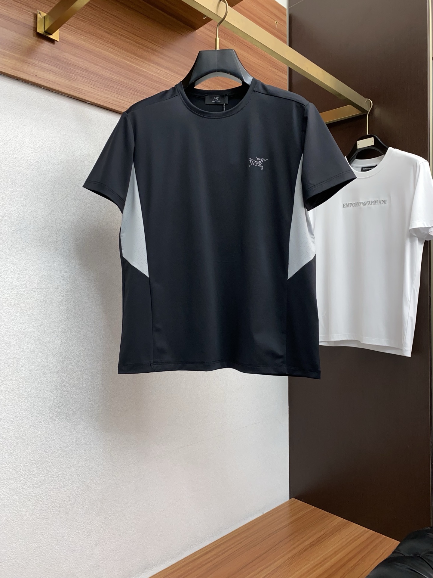 始祖鸟 26SS春夏新款 纯棉质圆领短袖 男士基础款纯白专柜短袖T恤衫！贸易公司渠道稀出，同步官网发售！