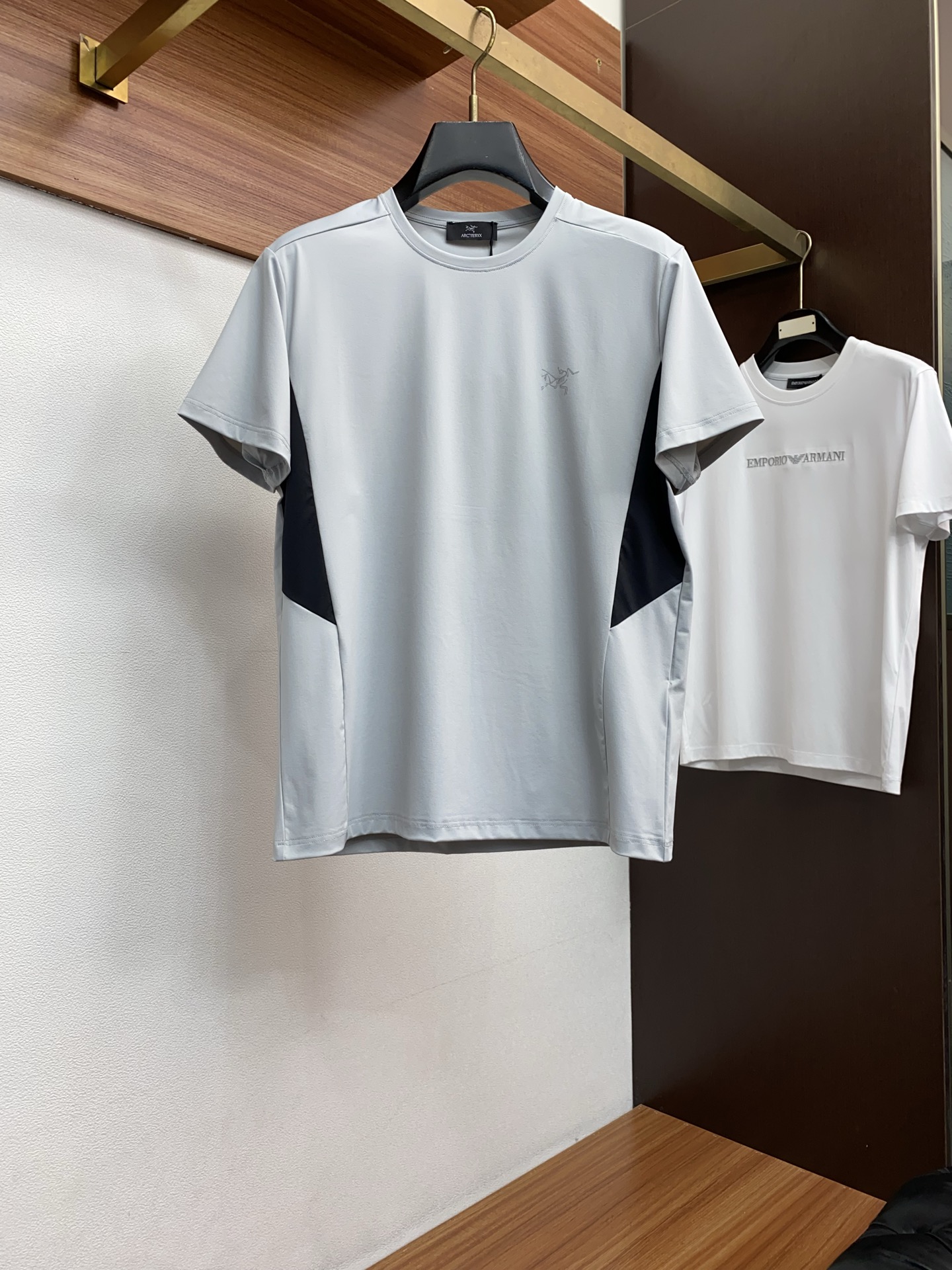 始祖鸟 26SS春夏新款 纯棉质圆领短袖 男士基础款纯白专柜短袖T恤衫！贸易公司渠道稀出，同步官网发售！