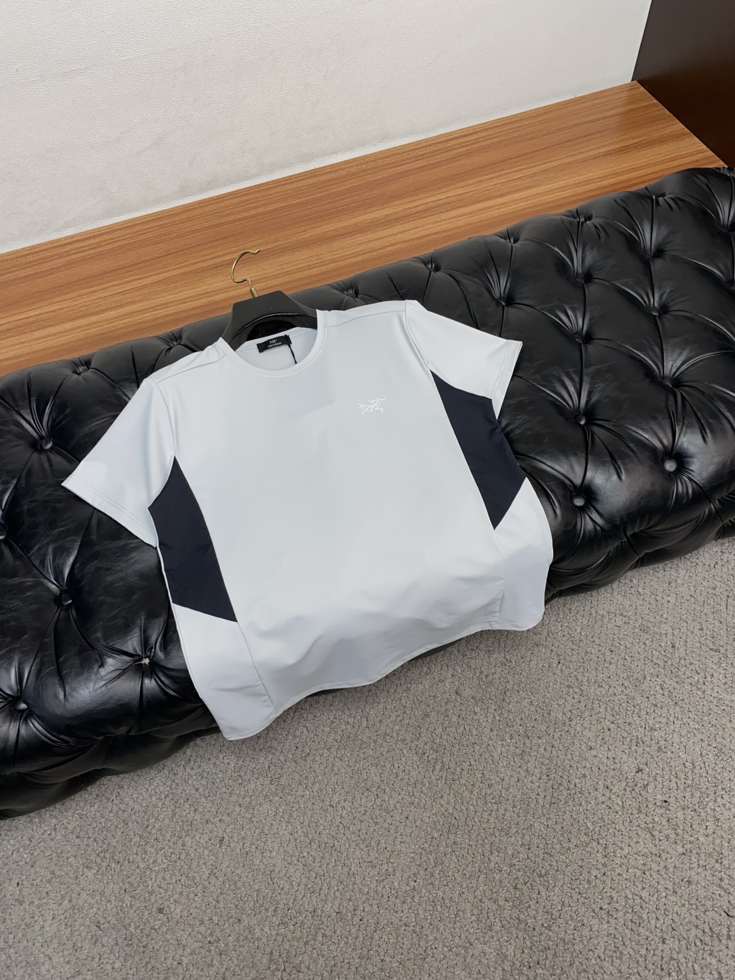 始祖鸟 26SS春夏新款 纯棉质圆领短袖 男士基础款纯白专柜短袖T恤衫！贸易公司渠道稀出，同步官网发售！