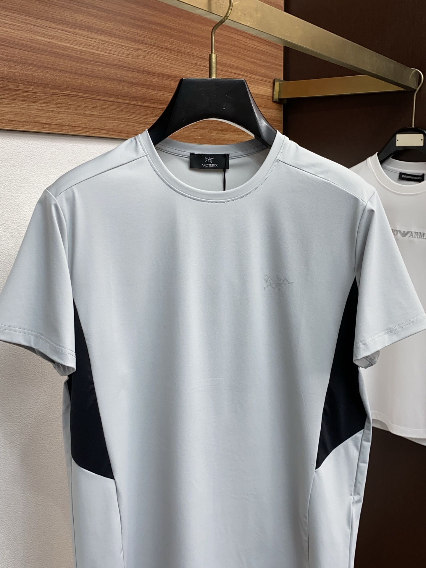 始祖鸟 26SS春夏新款 纯棉质圆领短袖 男士基础款纯白专柜短袖T恤衫！贸易公司渠道稀出，同步官网发售！