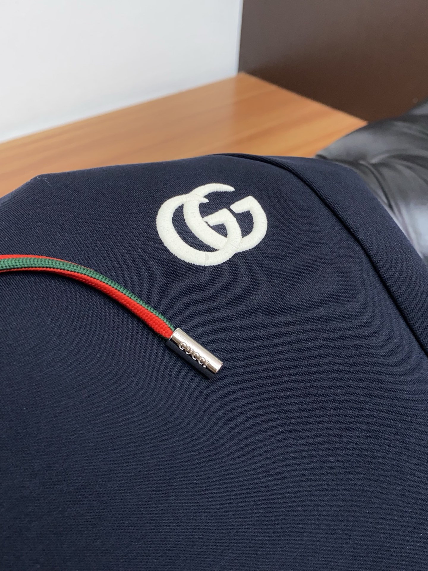 古奇 26春夏最新男士休闲裤！ 简约百搭款，不挑人穿，腰部松紧抽绳设计，良好的修饰身材比例，合体有松量，