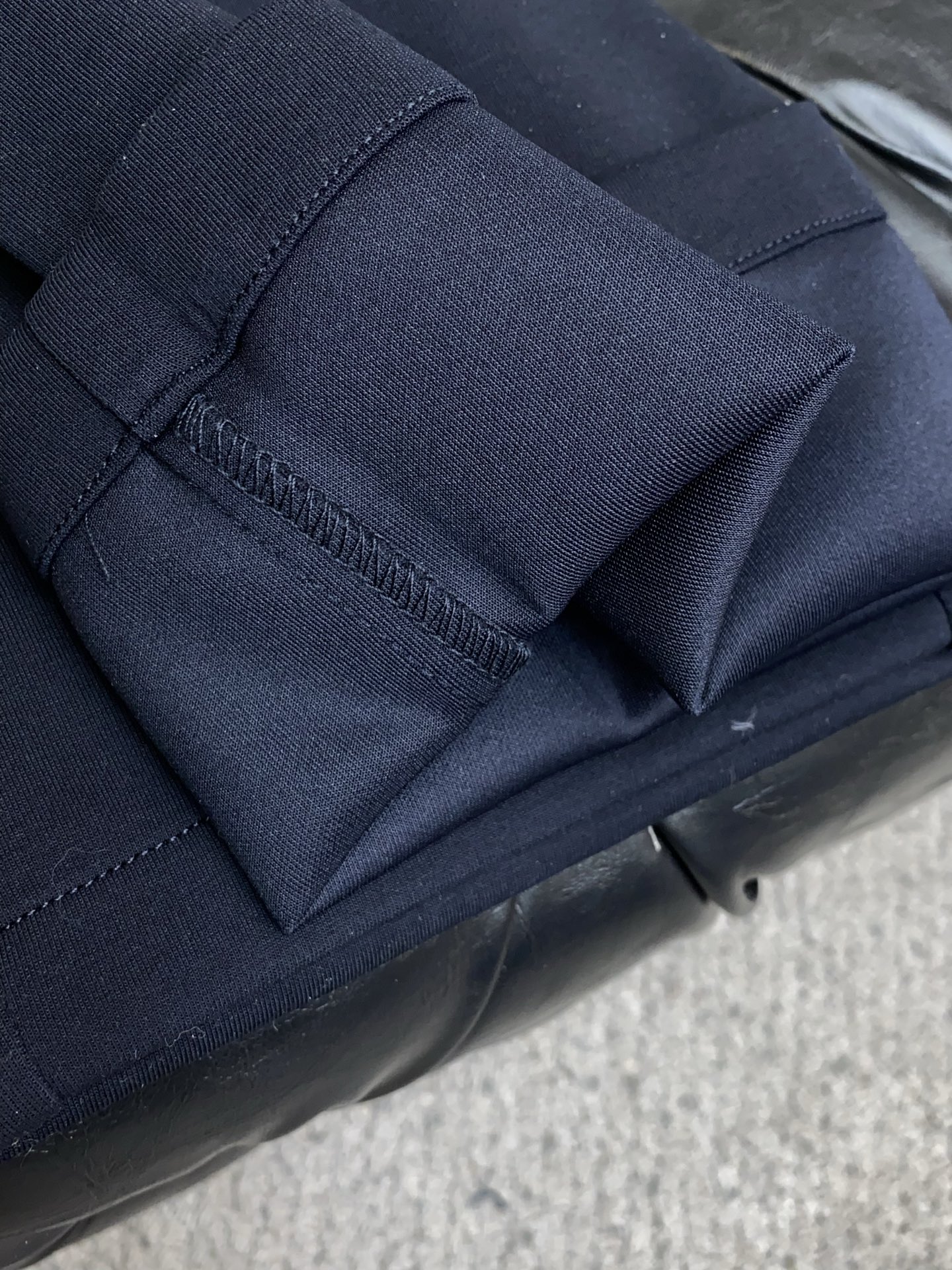 古奇 26春夏最新男士休闲裤！ 简约百搭款，不挑人穿，腰部松紧抽绳设计，良好的修饰身材比例，合体有松量，