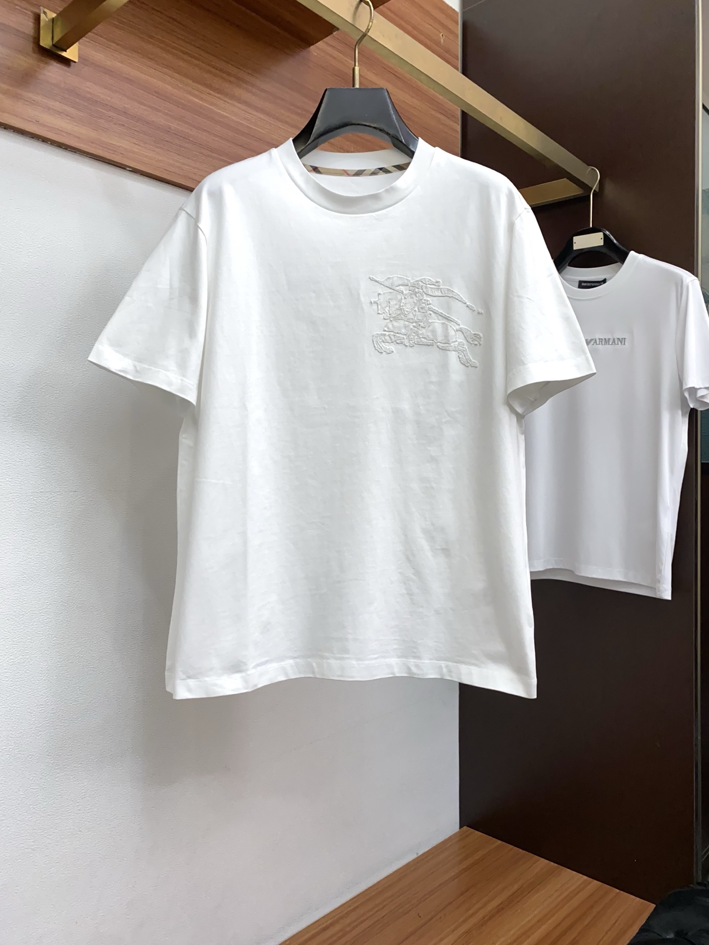巴宝莉 2026新款AW新品，时尚休闲打短袖 专柜同步有售，定制长绒棉面料，工艺极度复杂，视觉相当雅致时