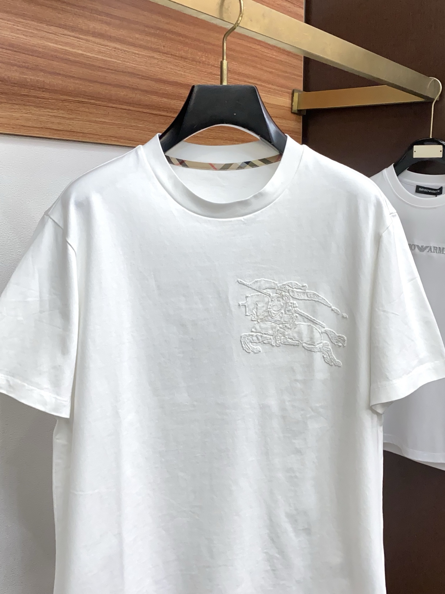 巴宝莉 2026新款AW新品，时尚休闲打短袖 专柜同步有售，定制长绒棉面料，工艺极度复杂，视觉相当雅致时