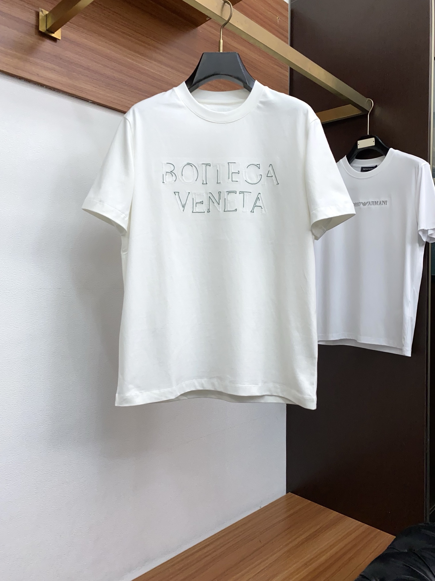 布鲁提 2026新款AW新品，时尚休闲打短袖 专柜同步有售，定制长绒棉面料，工艺极度复杂，视觉相当雅致时