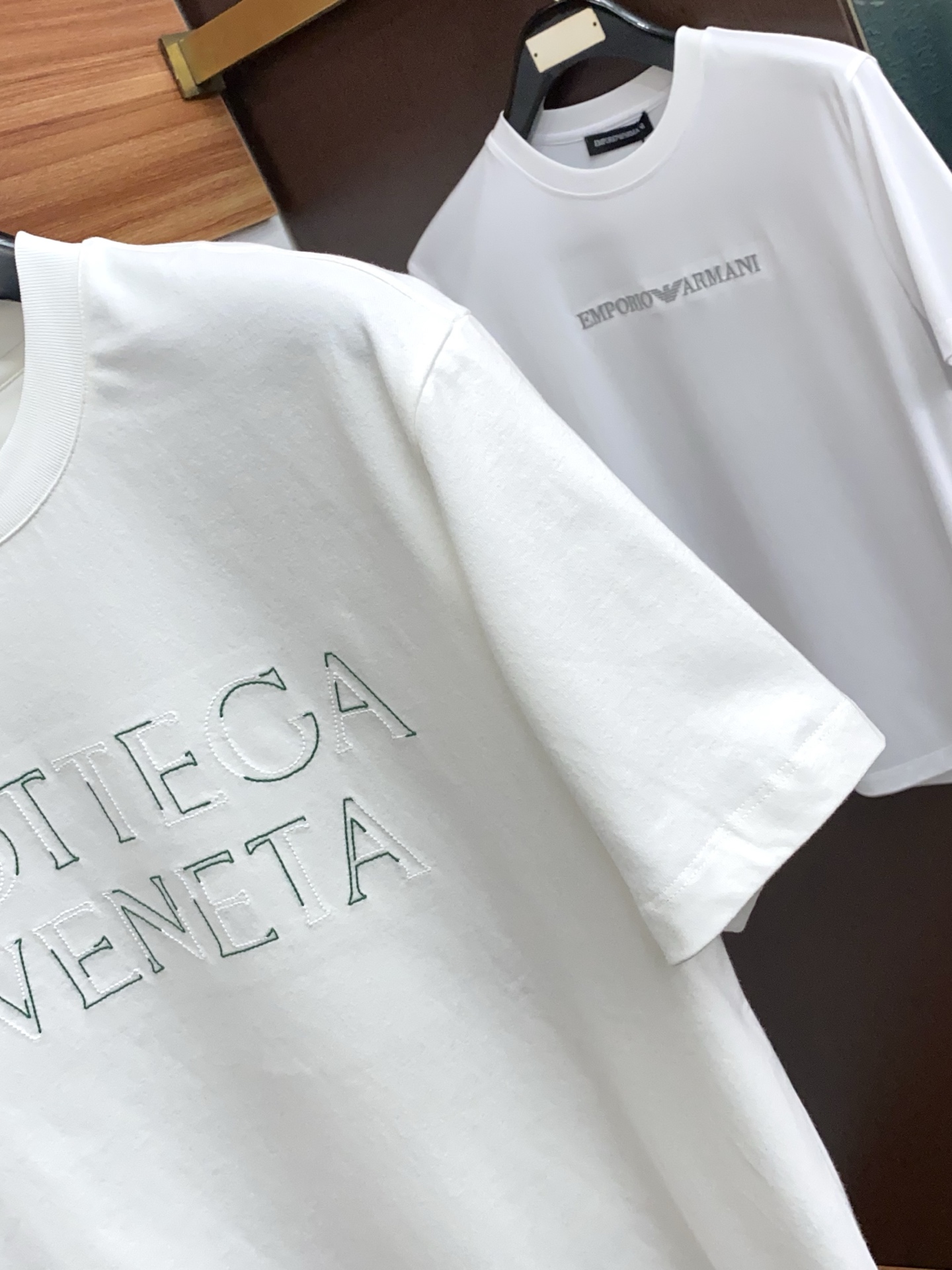 布鲁提 2026新款AW新品，时尚休闲打短袖 专柜同步有售，定制长绒棉面料，工艺极度复杂，视觉相当雅致时