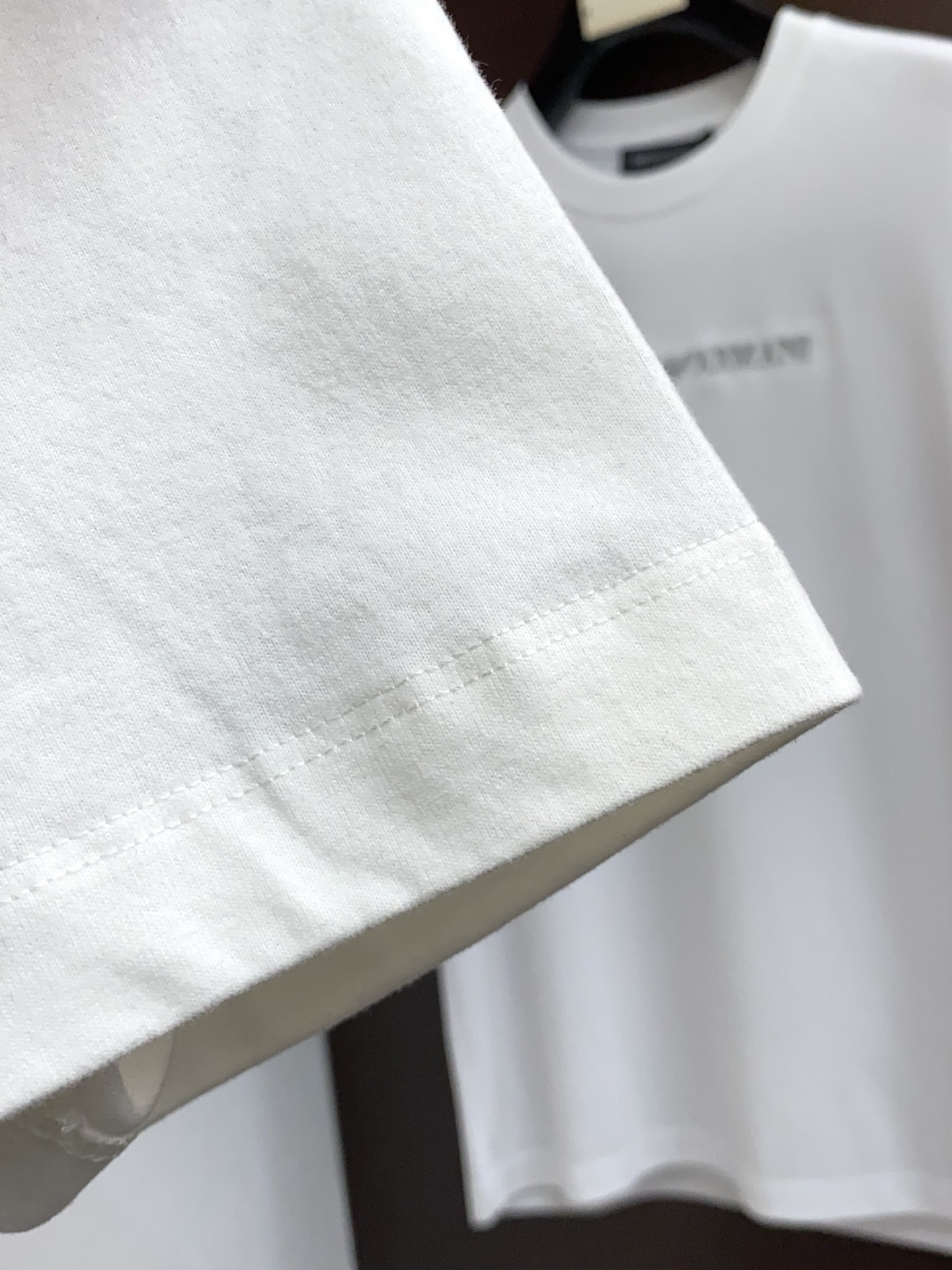 布鲁提 2026新款AW新品，时尚休闲打短袖 专柜同步有售，定制长绒棉面料，工艺极度复杂，视觉相当雅致时