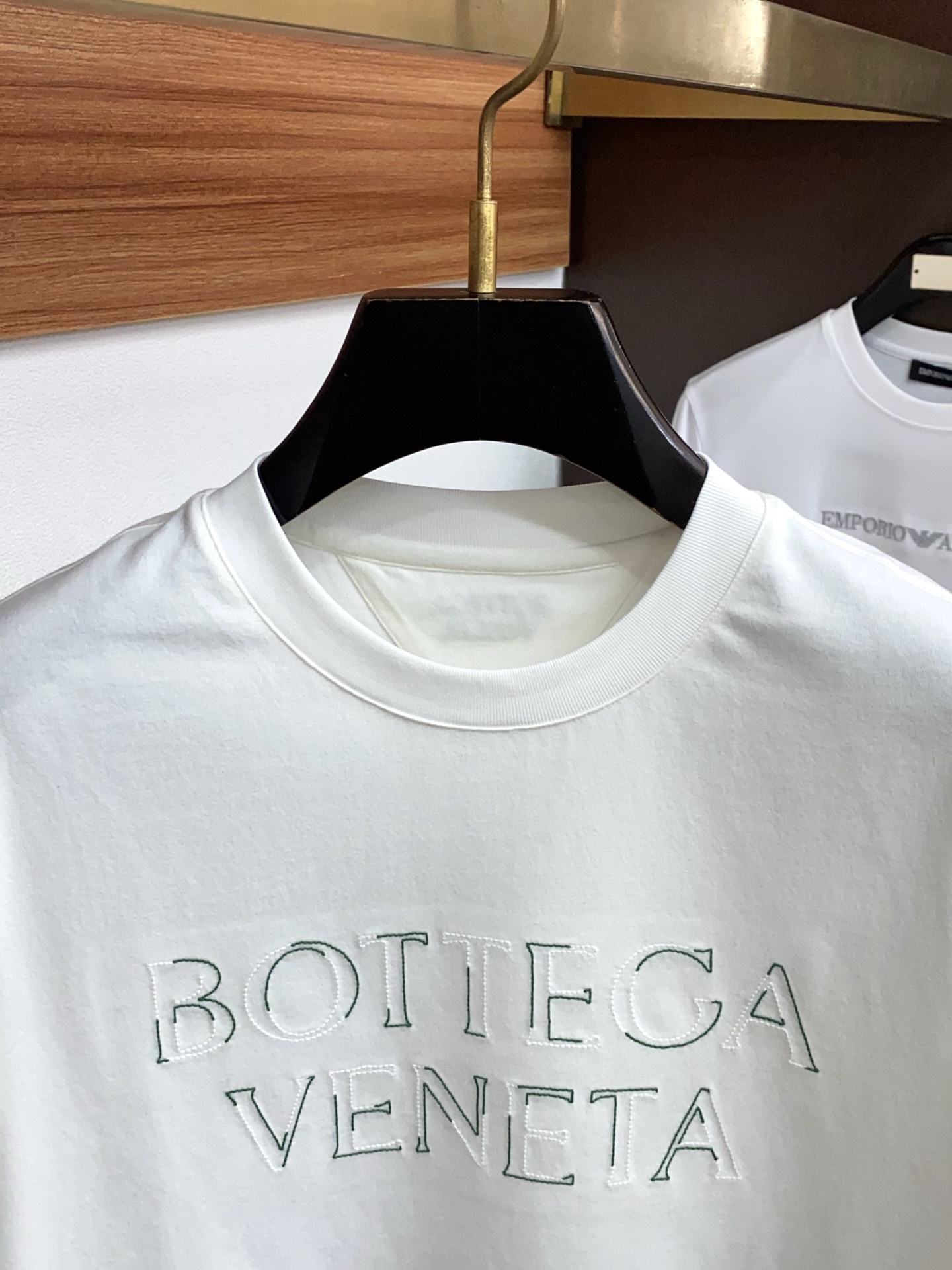 布鲁提 2026新款AW新品，时尚休闲打短袖 专柜同步有售，定制长绒棉面料，工艺极度复杂，视觉相当雅致时