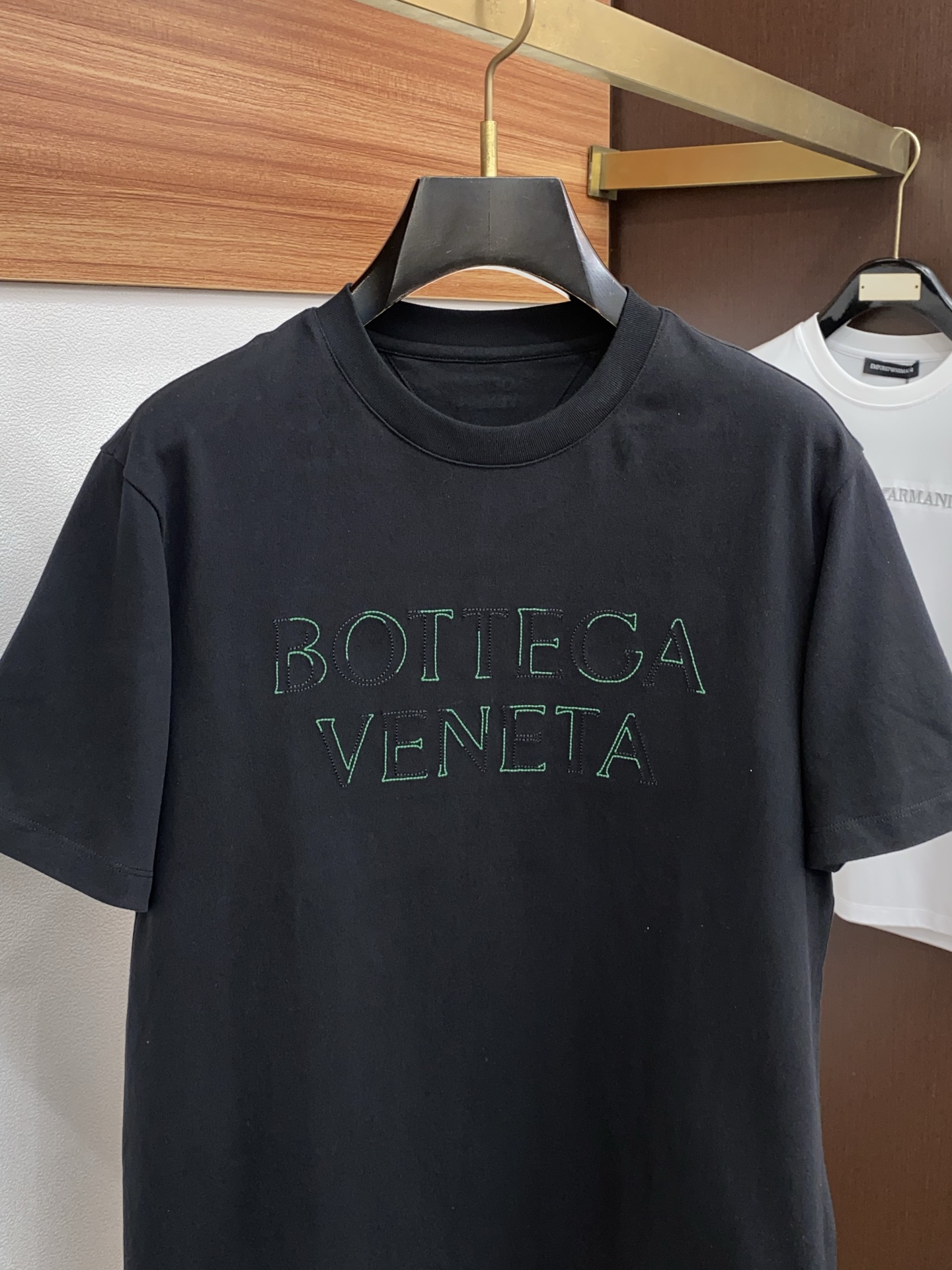 布鲁提 2026新款AW新品，时尚休闲打短袖 专柜同步有售，定制长绒棉面料，工艺极度复杂，视觉相当雅致时